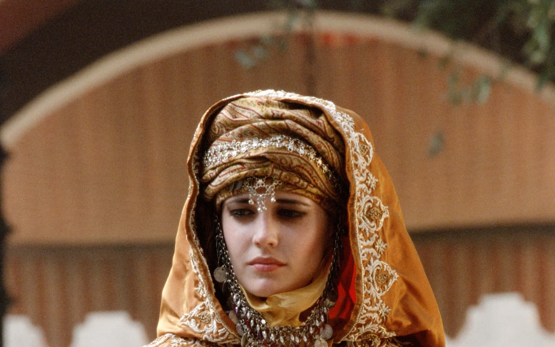 Eva Green, golden headwear, jewelry, Full HD Desktop Wallpaper