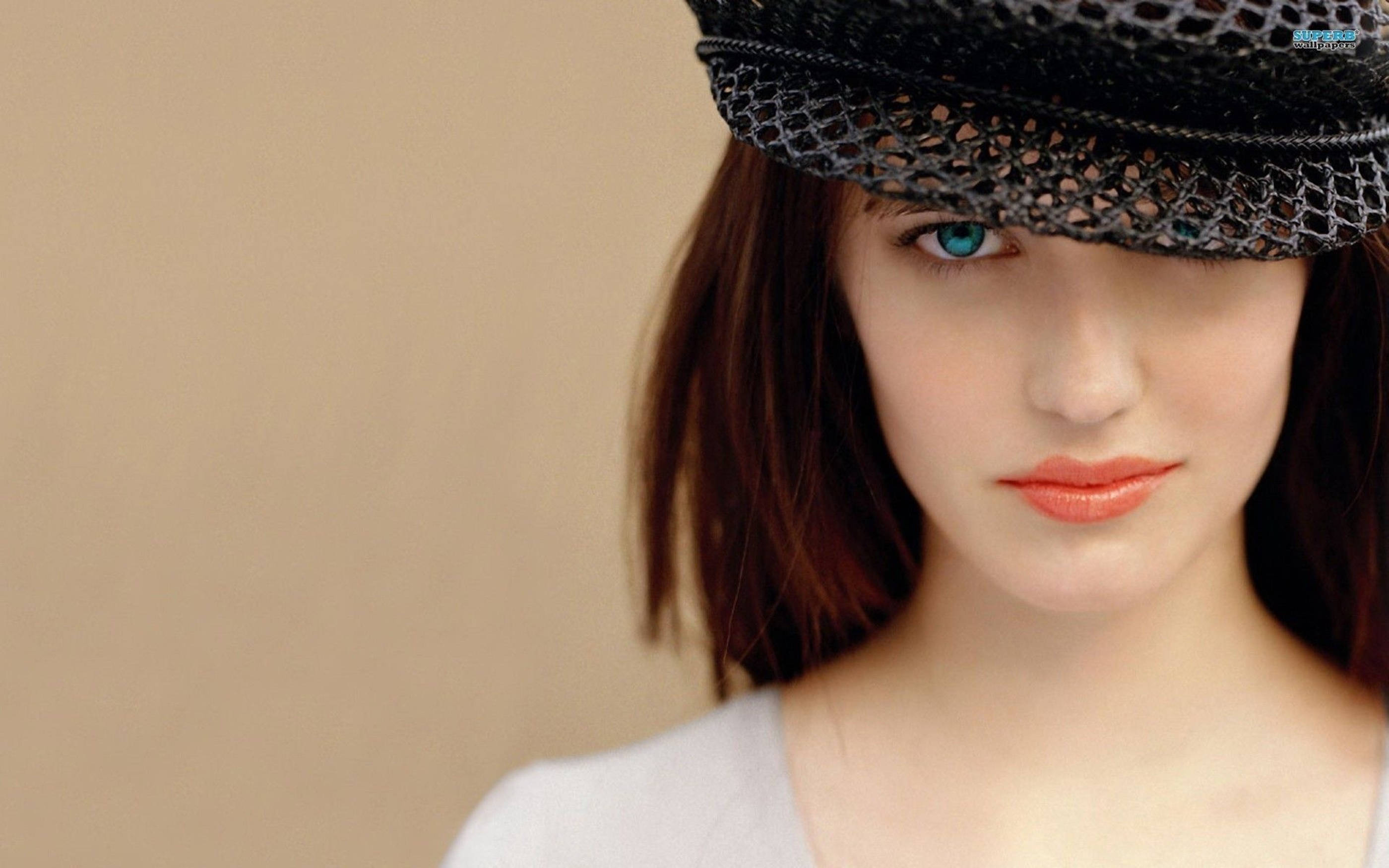 Eva Green, blue eyes, black lace hat, 2K Desktop Wallpaper