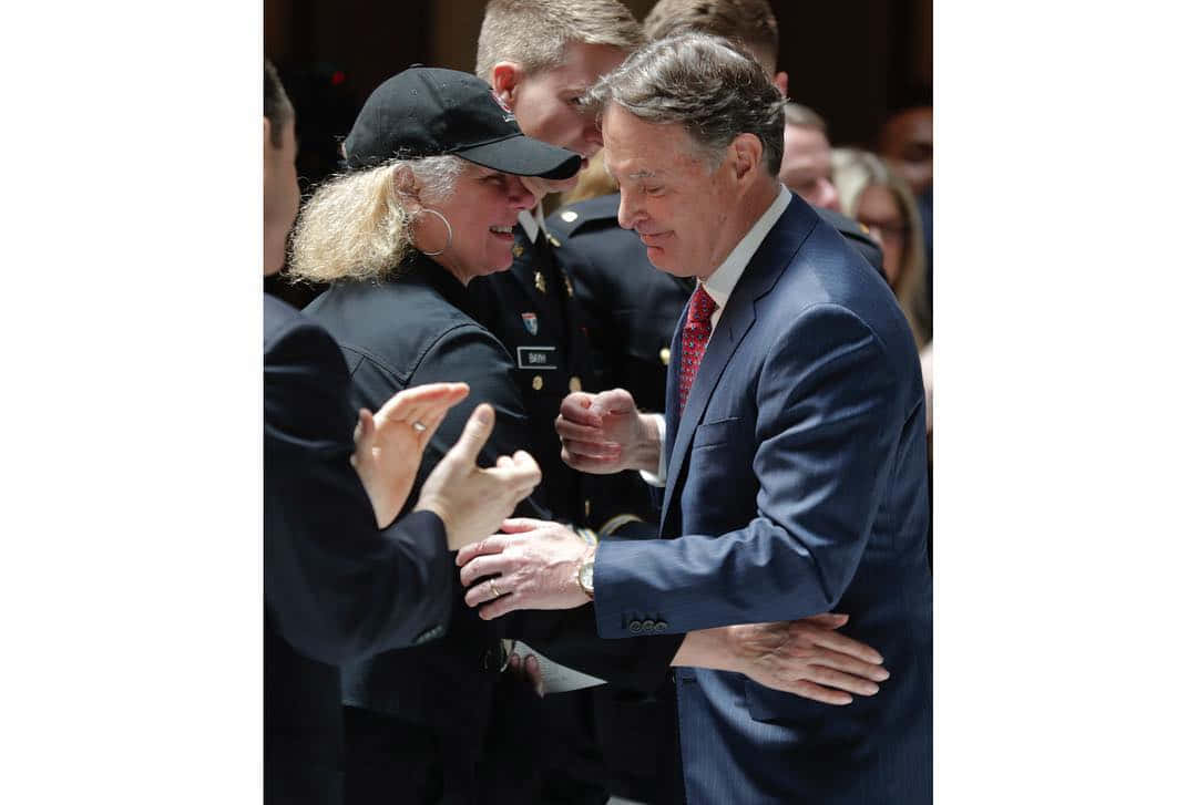 Evan Bayh, suit, black cap, SD Desktop Wallpaper