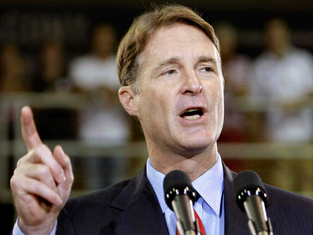 Evan Bayh, suit, microphones, SD Desktop Wallpaper
