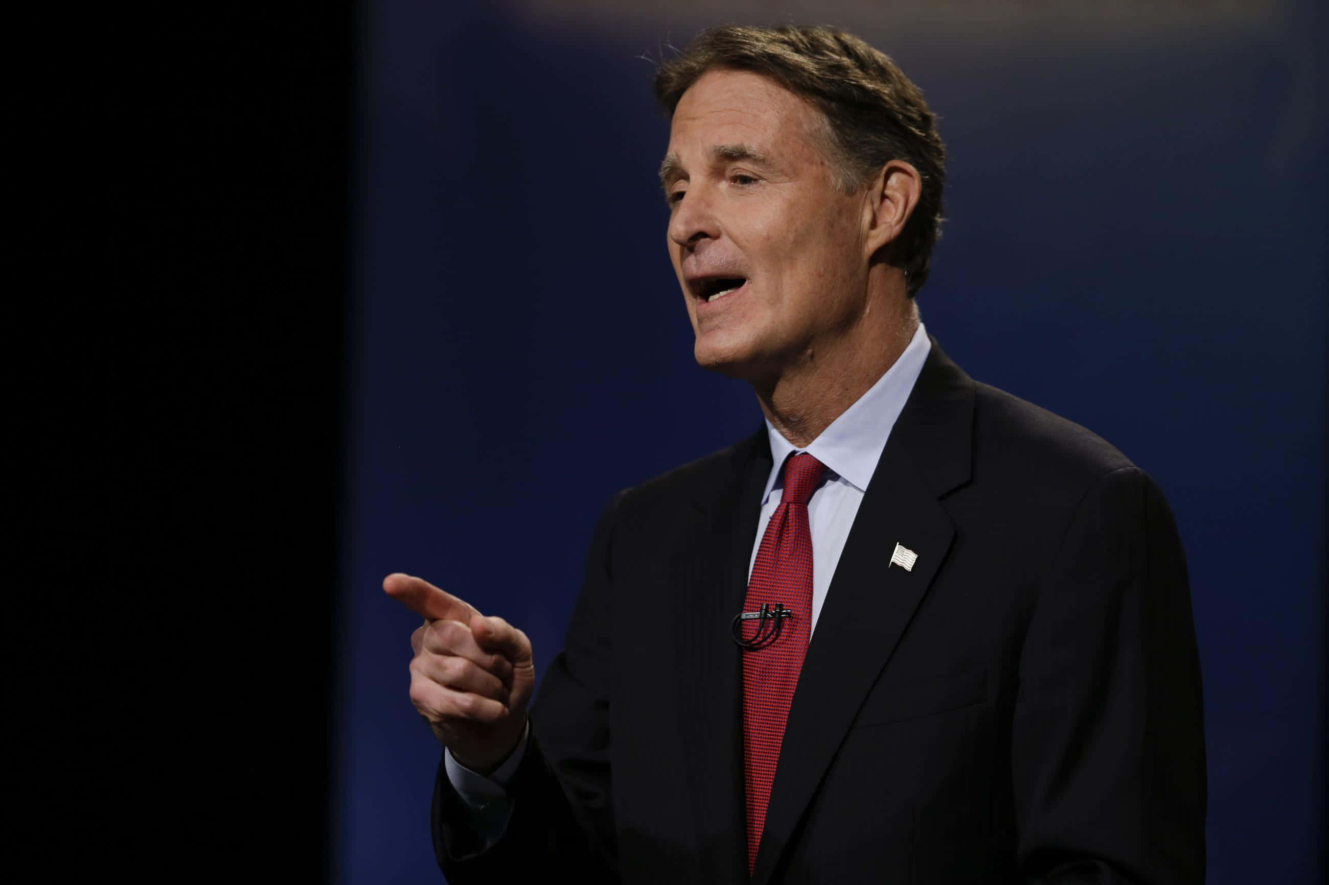 Evan Bayh, dark suit, red tie, 2K Desktop Wallpaper