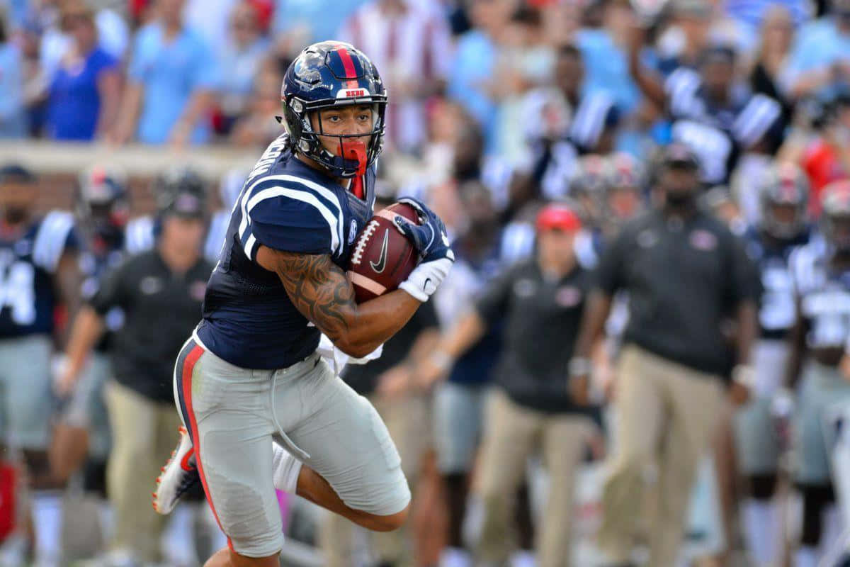 Evan Engram, navy helmet, jersey, SD Desktop Wallpaper