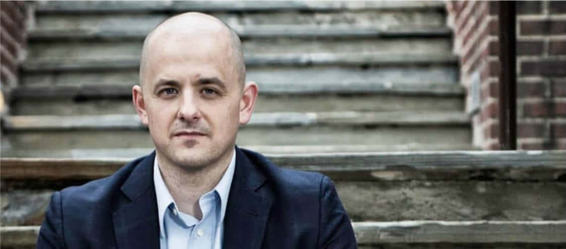 Evan McMullin, dark suit, weathered wooden steps, SD Desktop Wallpaper