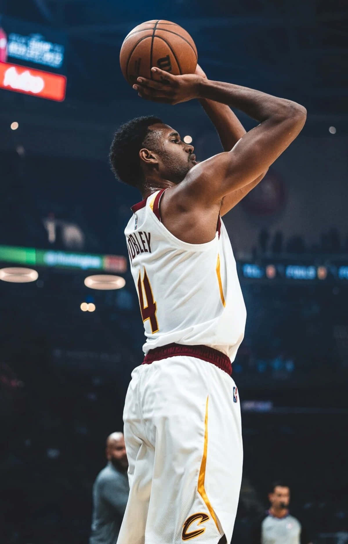 Evan Mobley, free throw preparation, white jersey, HD Phone Wallpaper