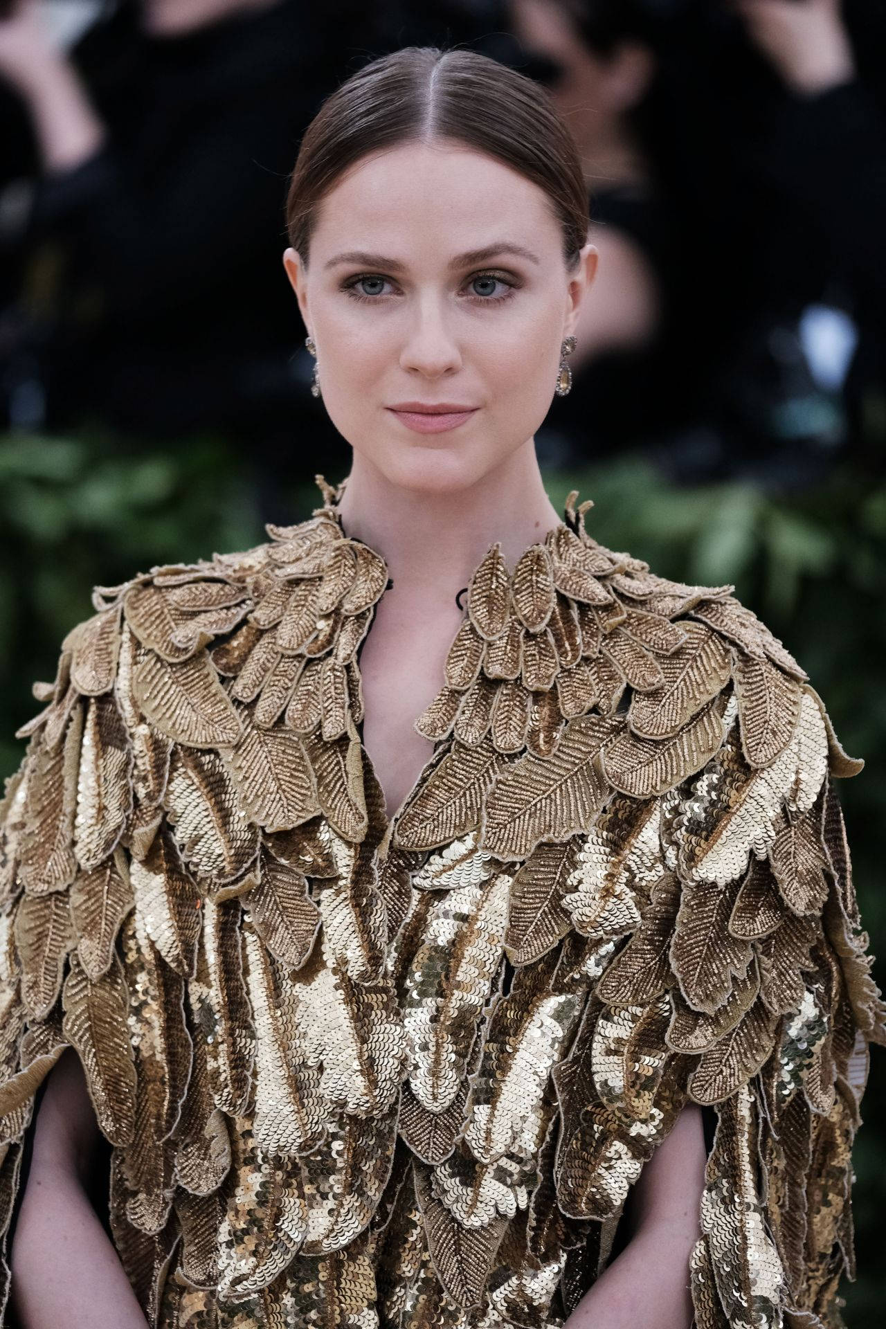 Evan Rachel Wood, gold feathers costume, shimmering gold leaf-embellished gown, Full HD Phone Wallpaper