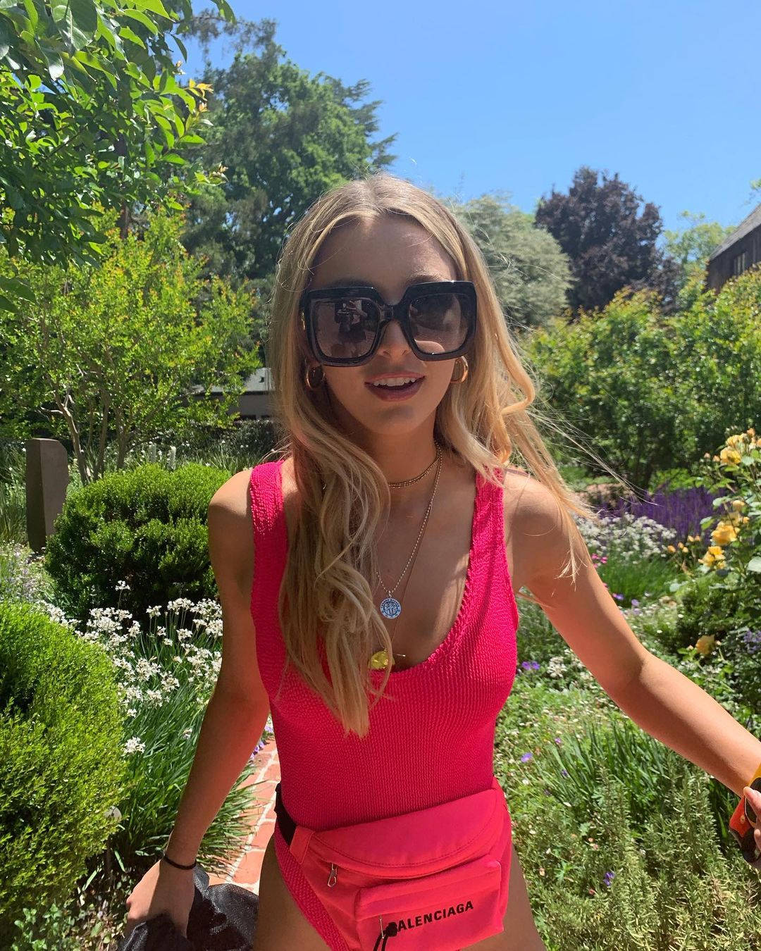 Eve Jobs, bright pink swimsuit, oversized sunglasses, HD Phone Wallpaper