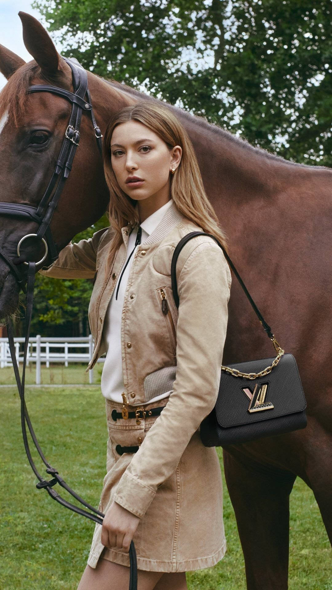 Eve Jobs, brown horse, beige equestrian attire, Full HD Phone Wallpaper