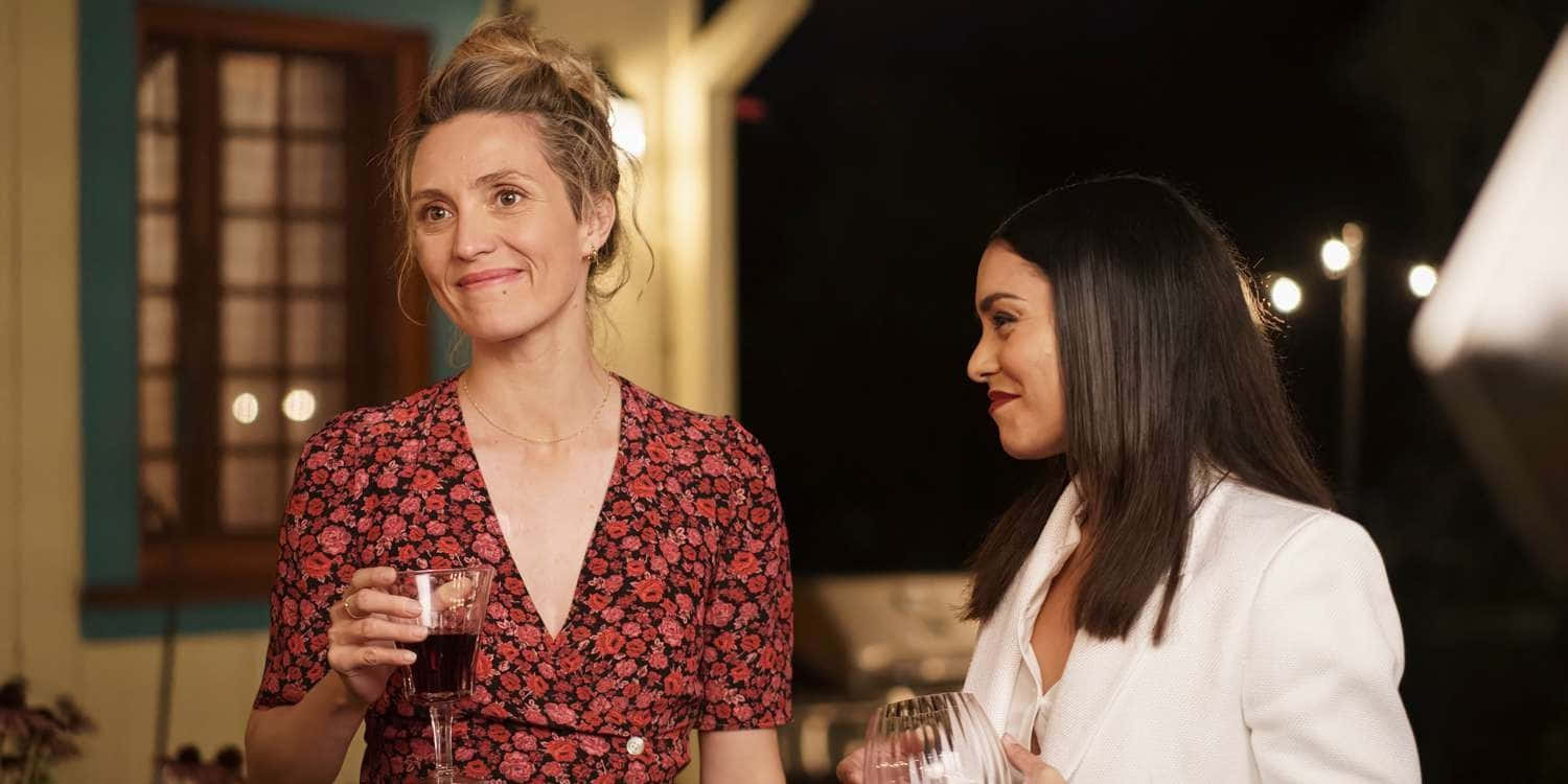 Evelyne Brochu, social gathering scene, outdoor string lights, HD Desktop Wallpaper