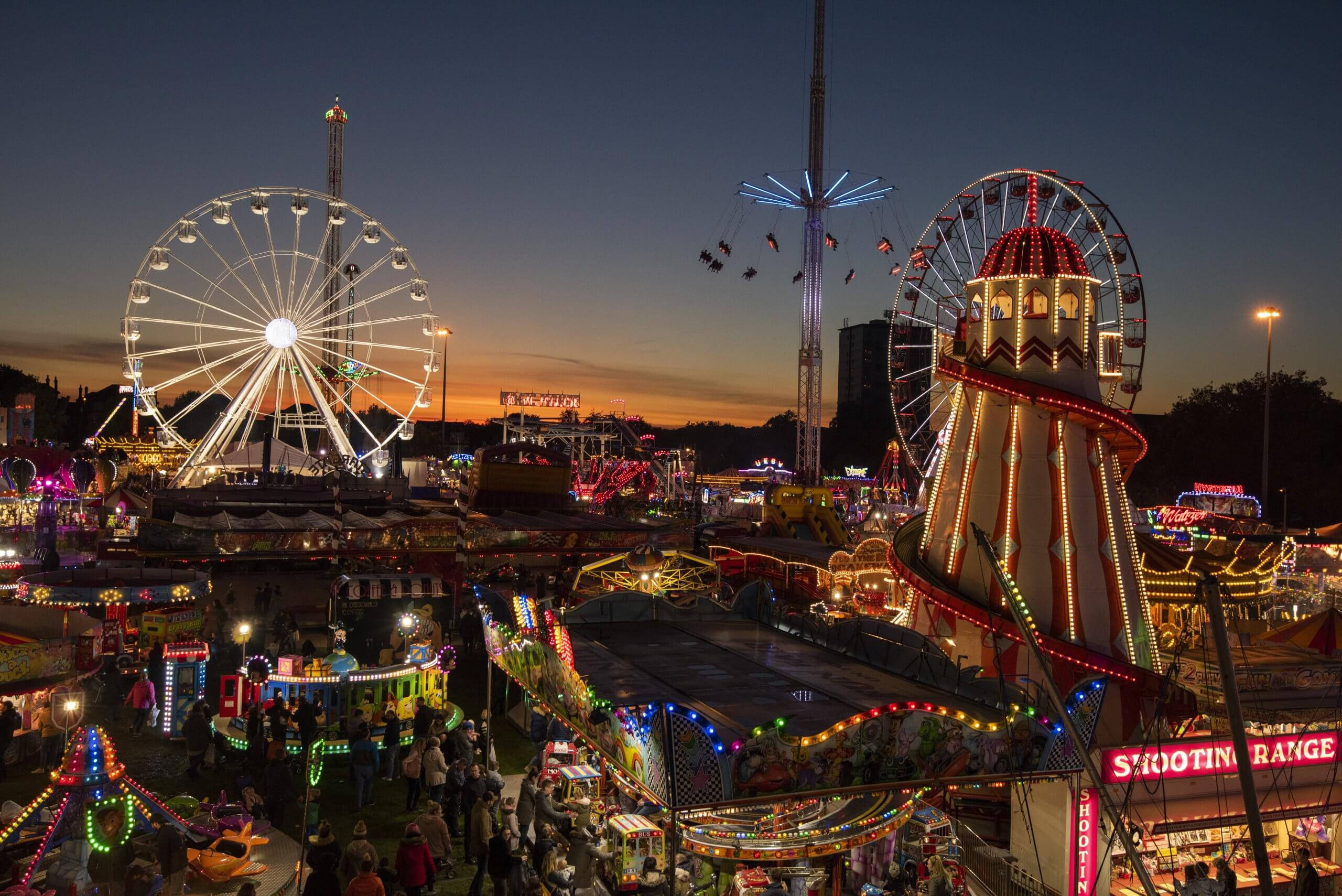 carnival, dusk, glowing rides, 2K Desktop Wallpaper