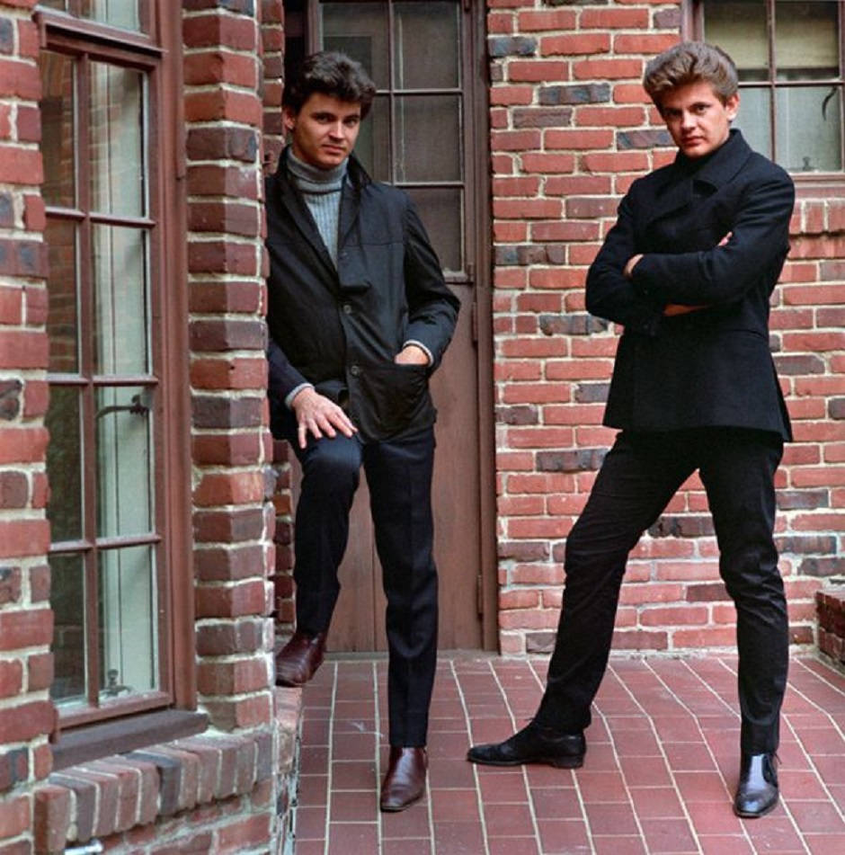 Everly Brothers, 1965 photoshoot, black coats, SD Phone Wallpaper