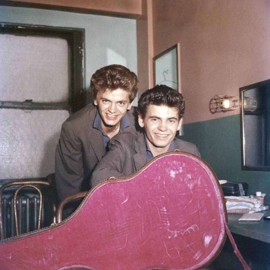 Everly Brothers, 1958 portrait, pink guitar case, SD Desktop Wallpaper