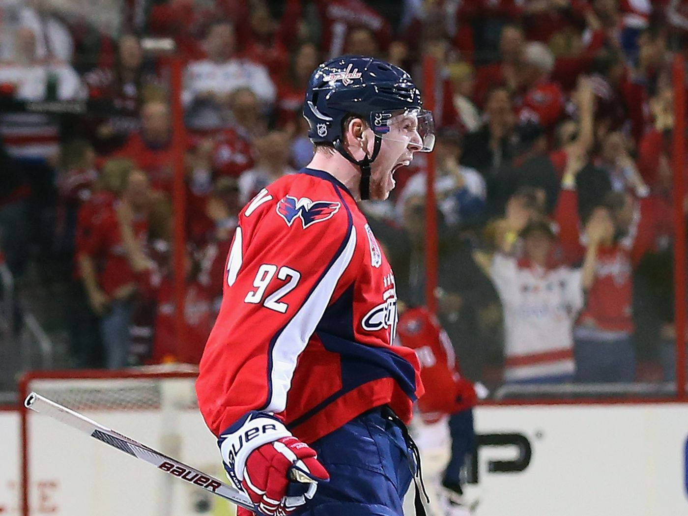 Evgeny Kuznetsov, red jersey, number 92, HD Desktop Wallpaper