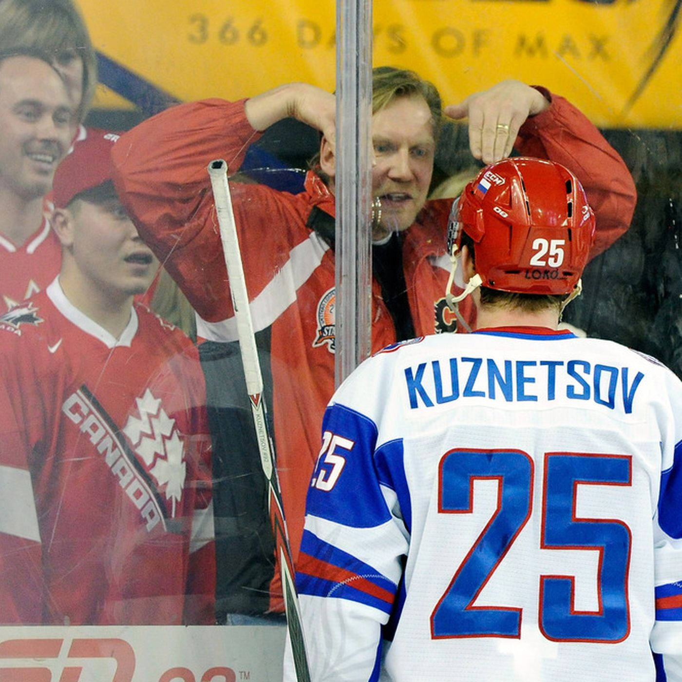 Evgeny Kuznetsov, white jersey, number 25, HD Desktop Wallpaper