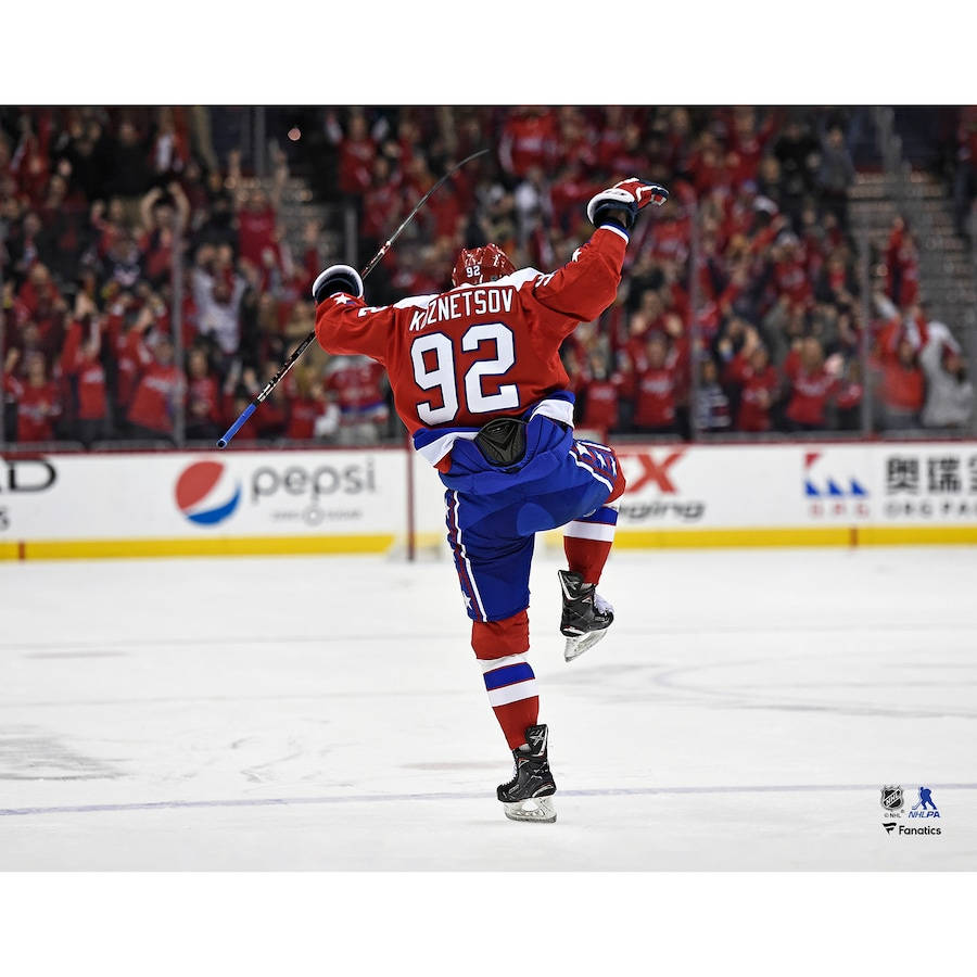 Evgeny Kuznetsov, number 92, red and blue jersey, SD Desktop Wallpaper