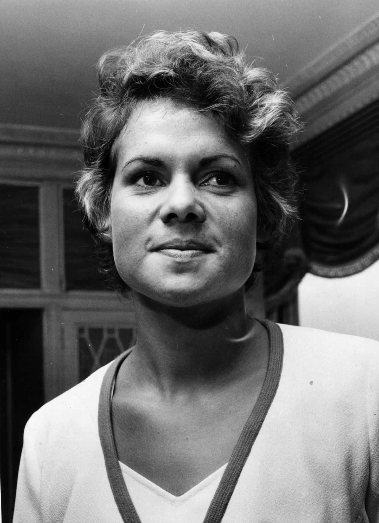 Evonne Goolagong Cawley, black and white portrait, curly hair, HD Phone Wallpaper
