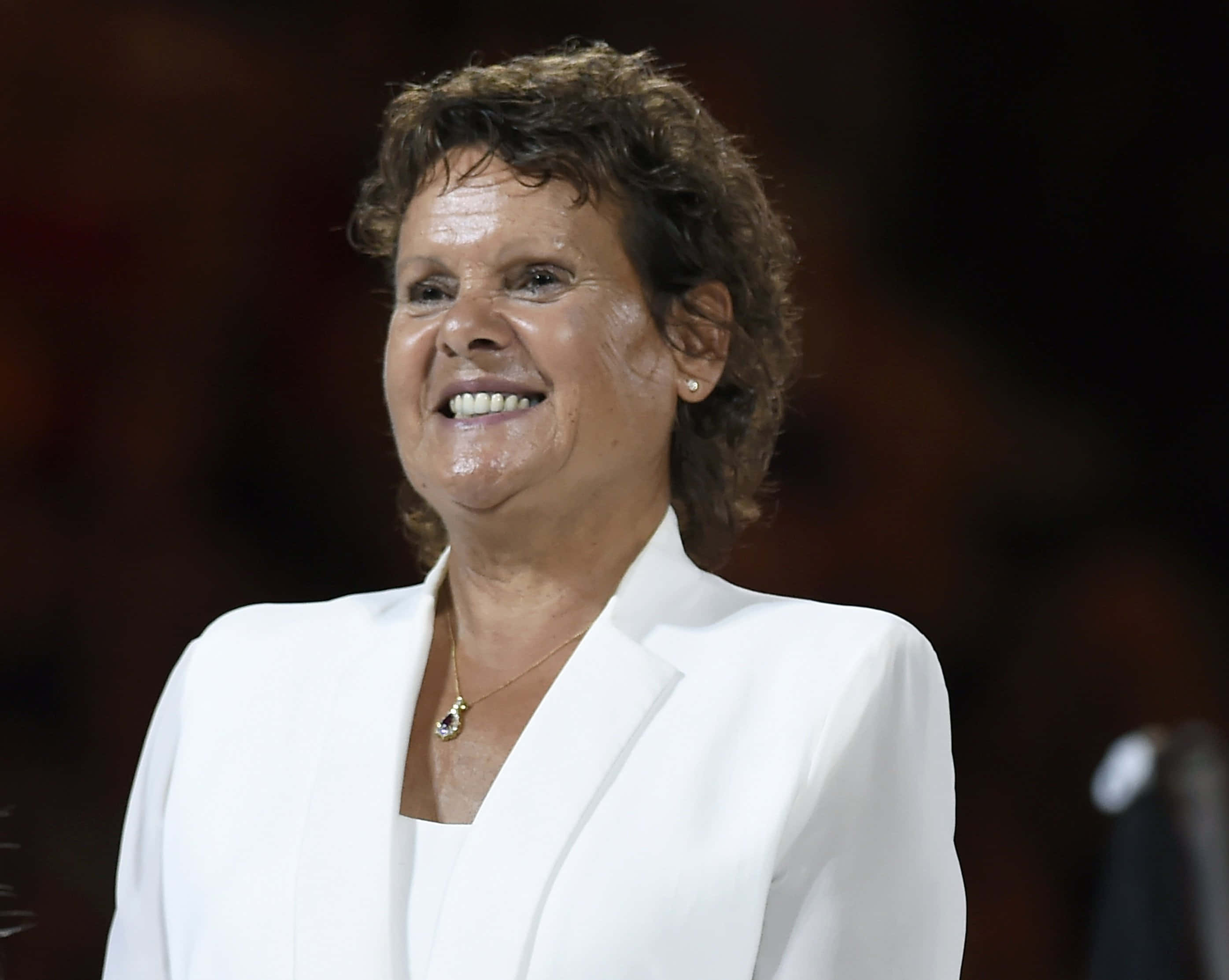 Evonne Goolagong Cawley, white blazer, gold necklace, 2K Desktop Wallpaper
