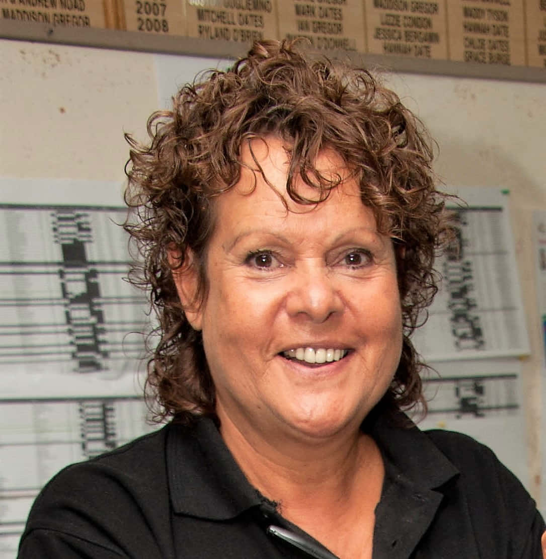 Evonne Goolagong Cawley, curly brown hair, black shirt, SD Phone Wallpaper