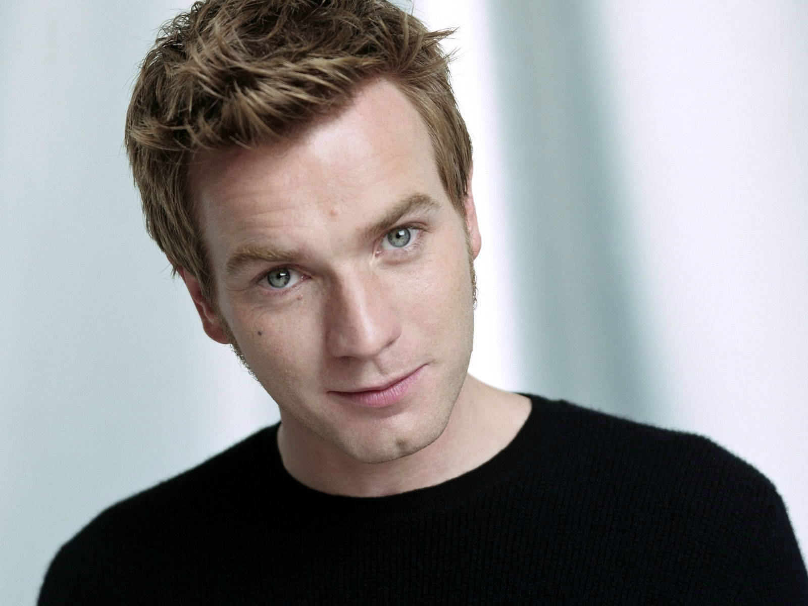 Ewan McGregor, black sweater, light brown hair, HD Desktop Wallpaper