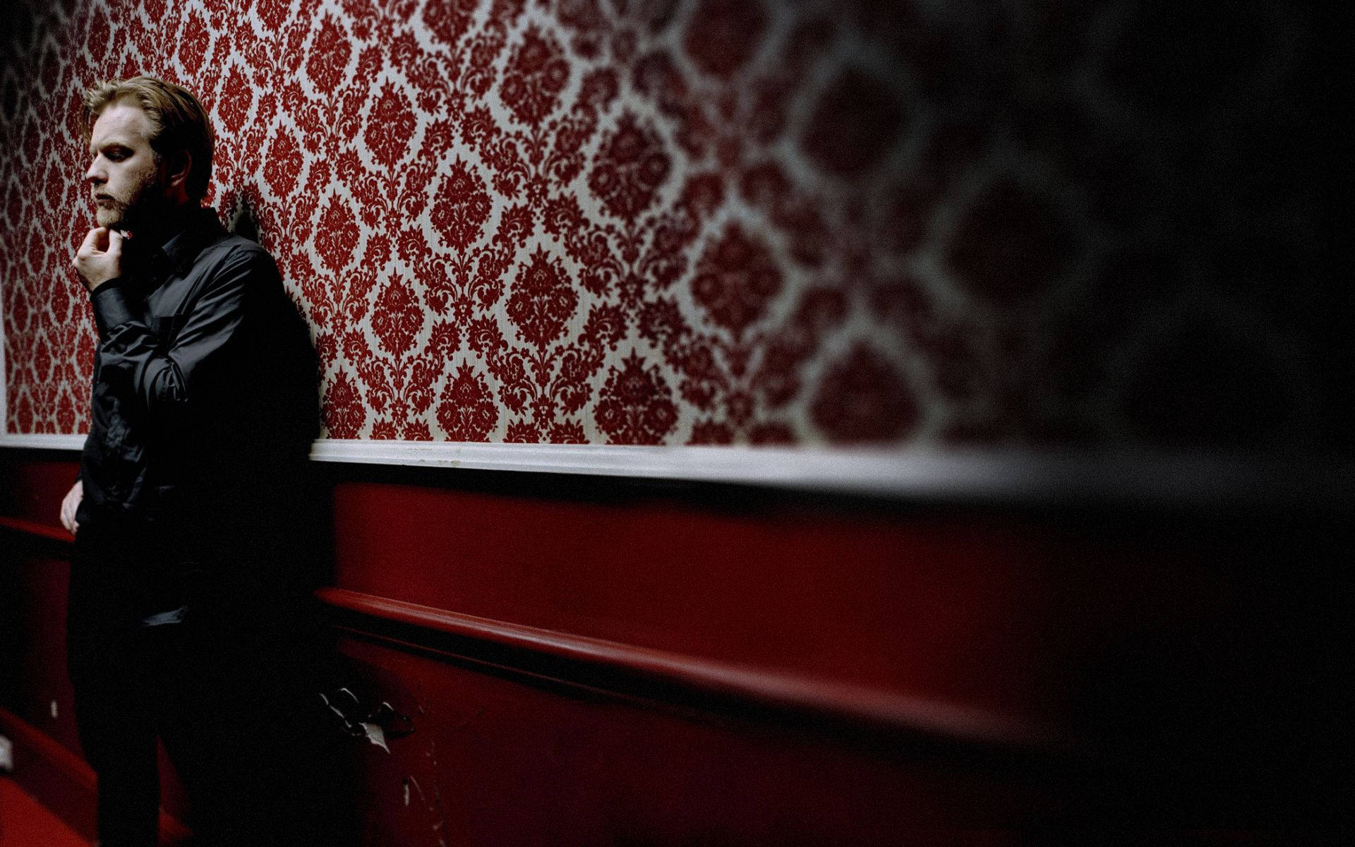 Ewan McGregor, red wall, damask wallpaper, Full HD Desktop Wallpaper