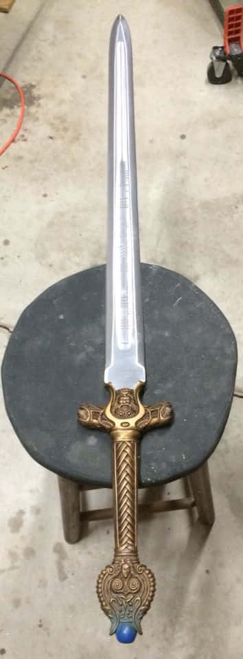 Excalibur, gold hilt, blue pommel, SD Phone Wallpaper