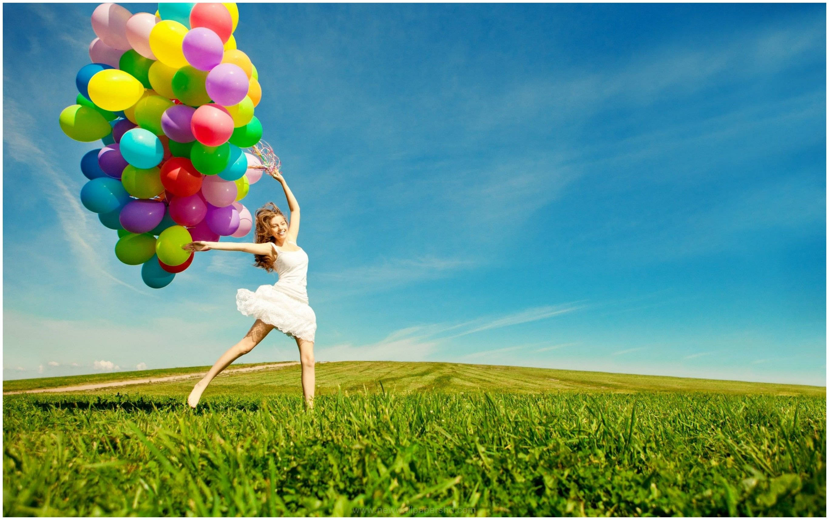 excited girl, white dress, sunlit green field, 2K Desktop Wallpaper