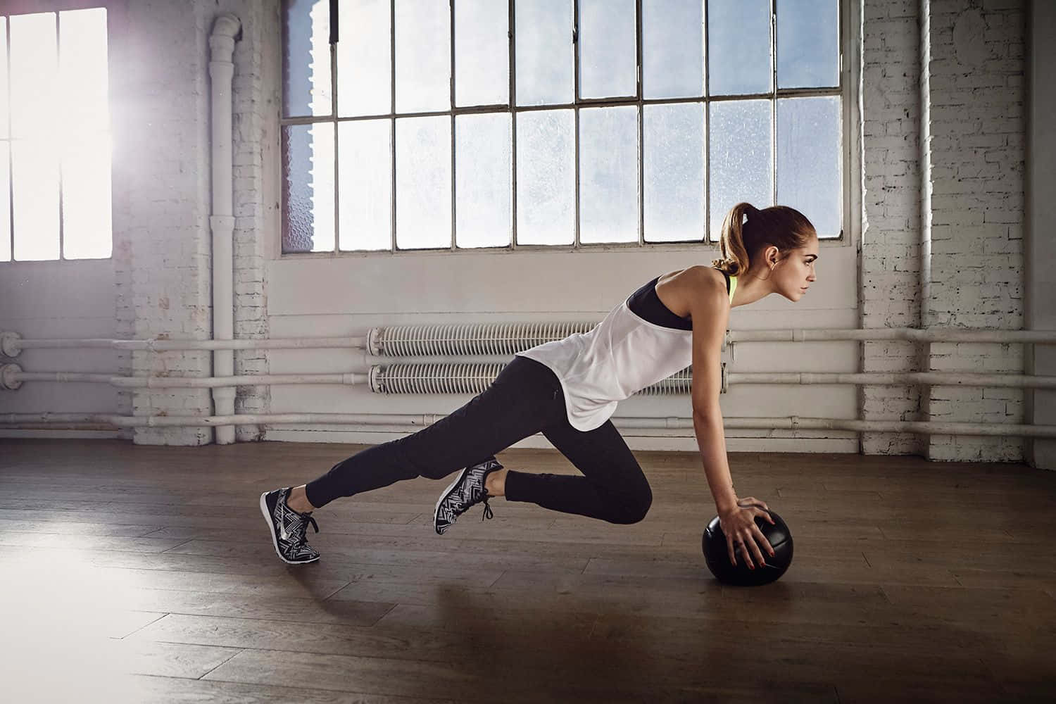 medicine ball, athletic wear, bright industrial-style gym, HD Desktop Wallpaper
