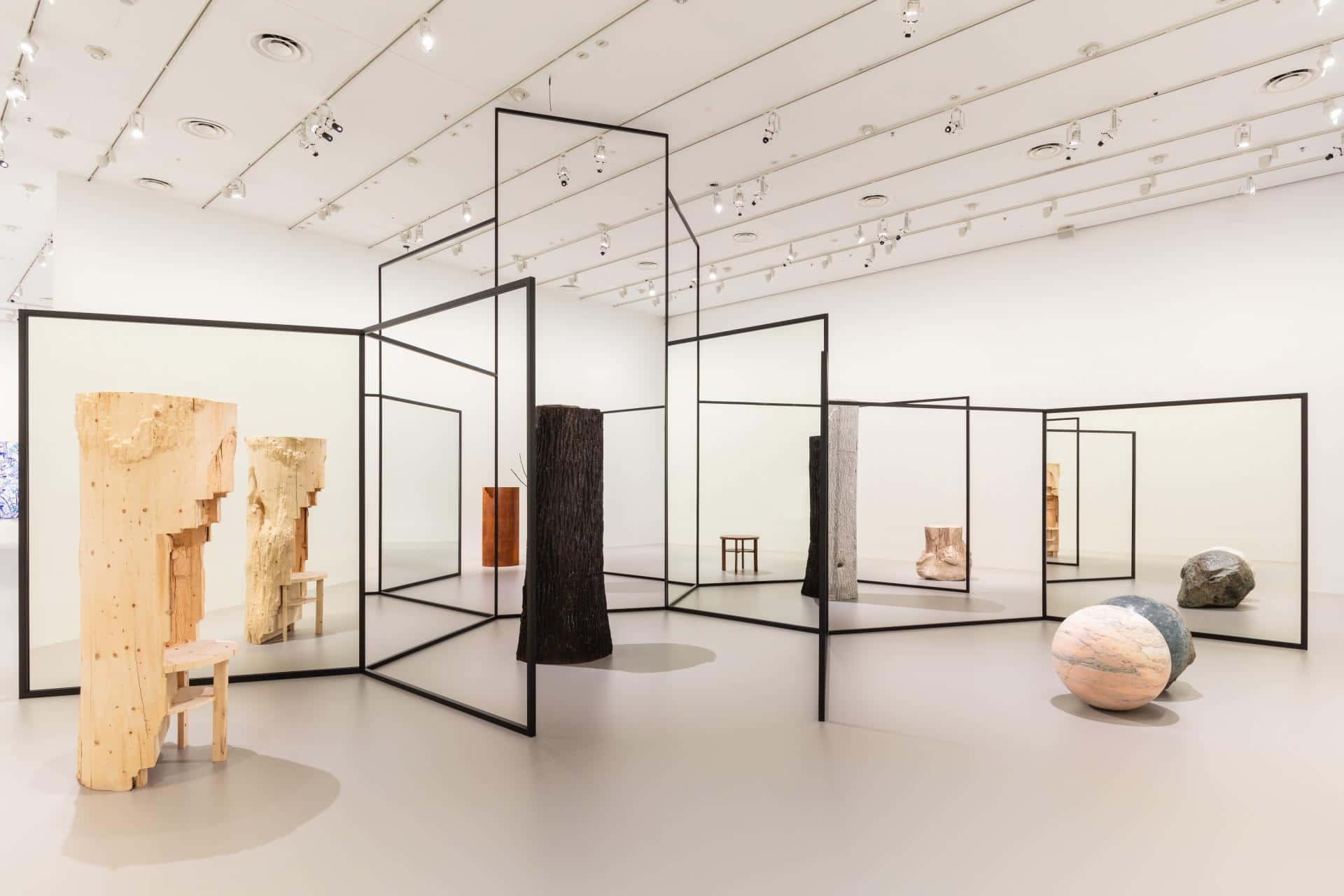 modern art exhibitionat gallery, minimalist art gallery, mirrored partitions, Full HD Desktop Wallpaper