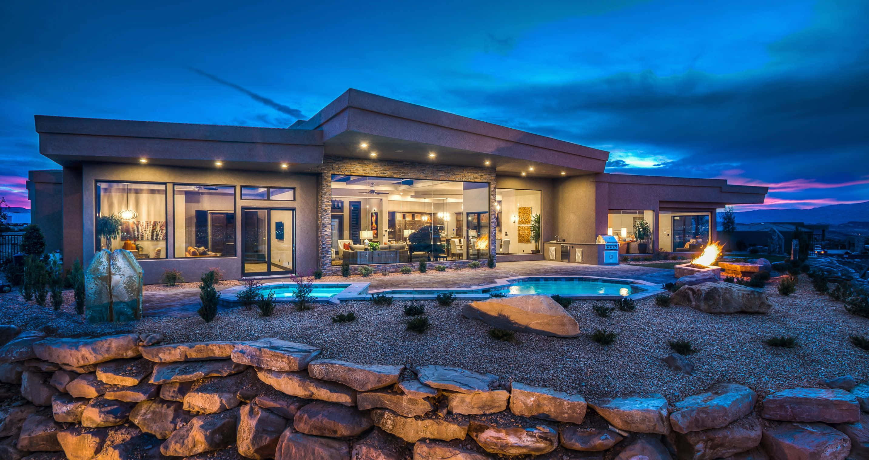 Modern desert home, twilight, pool fire pit, 2K Desktop Wallpaper