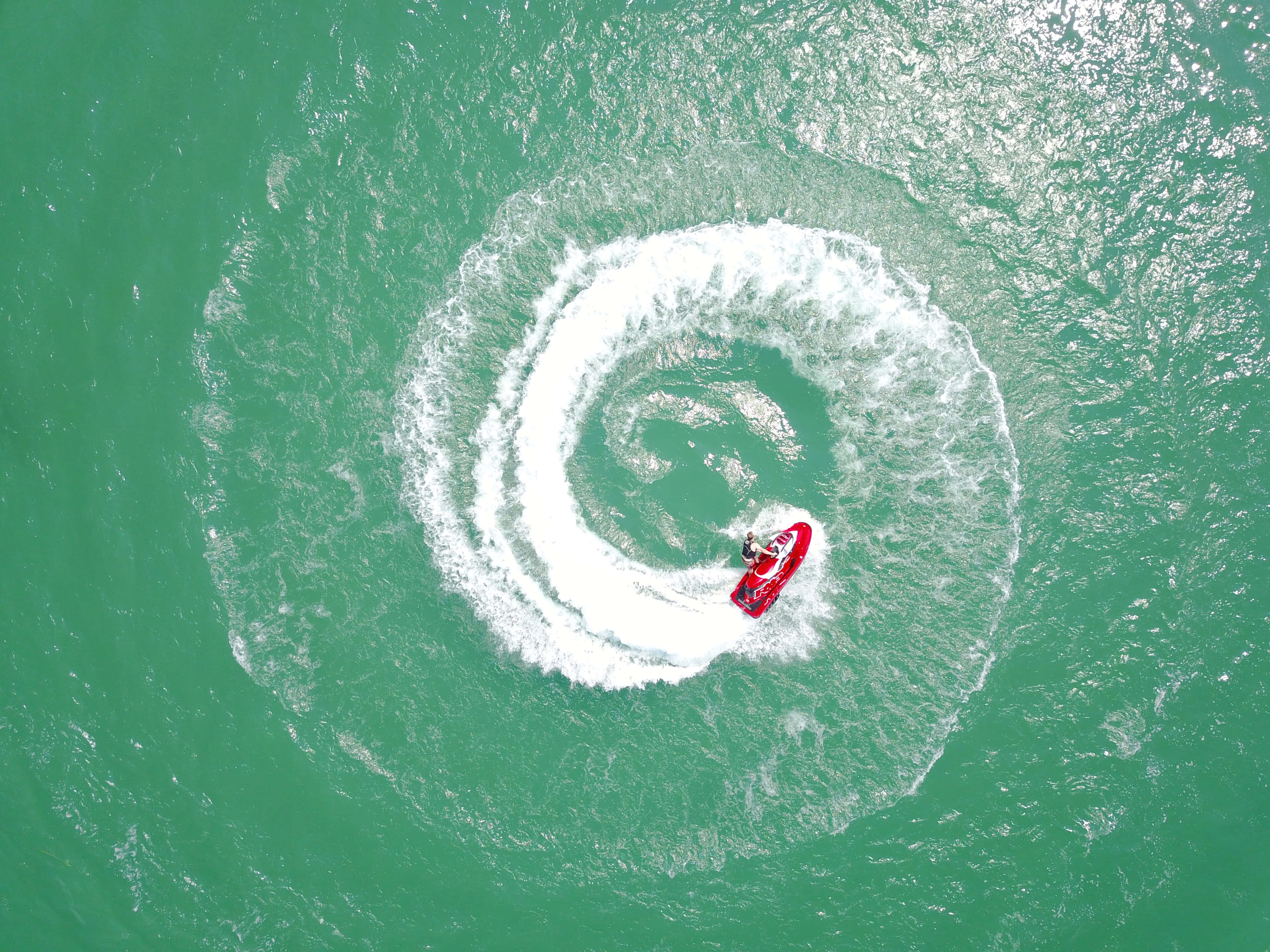 red jet ski, turquoise water, frothy white wake, 4K Desktop Wallpaper