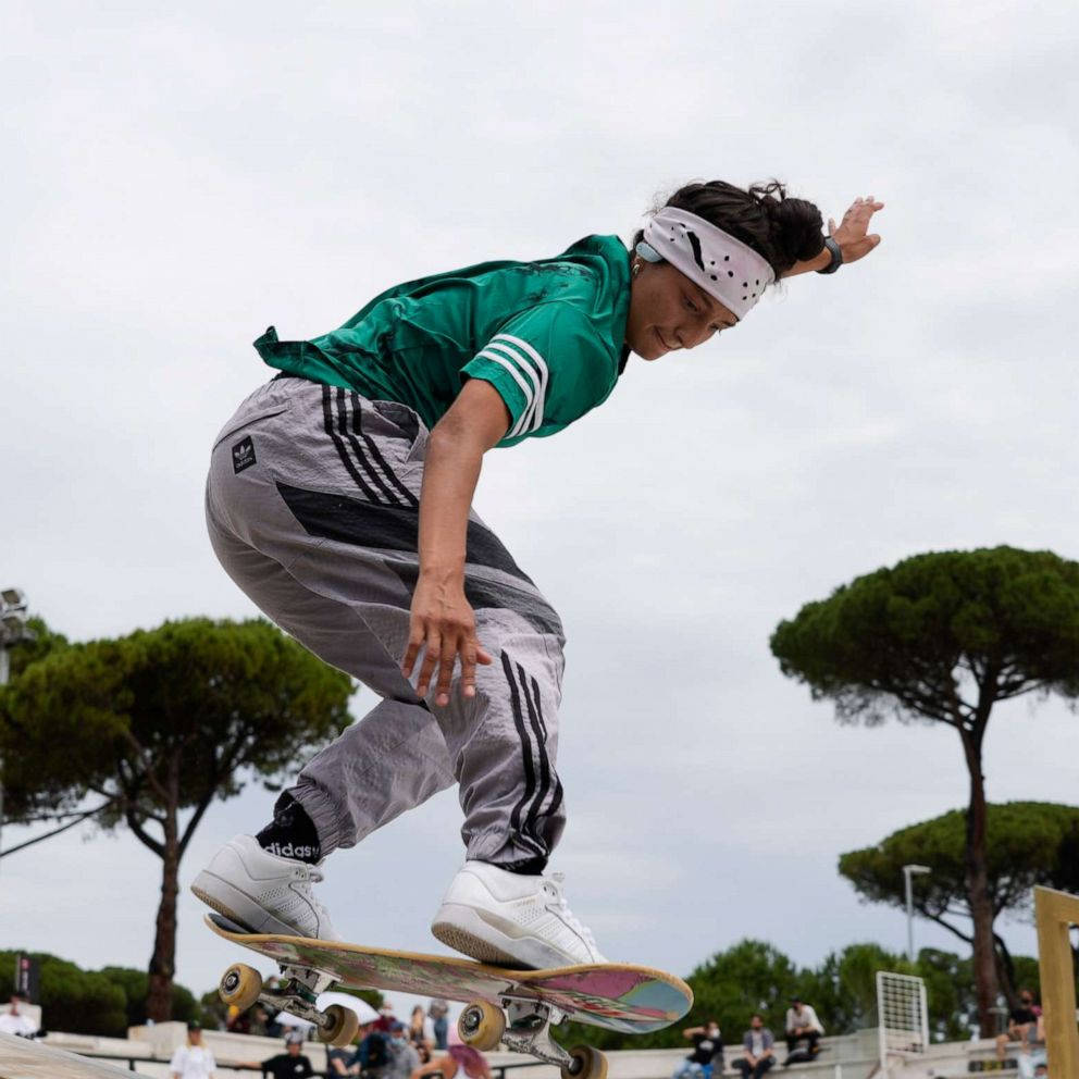 kickflip, skateboarding, outdoor skatepark, SD Desktop Wallpaper