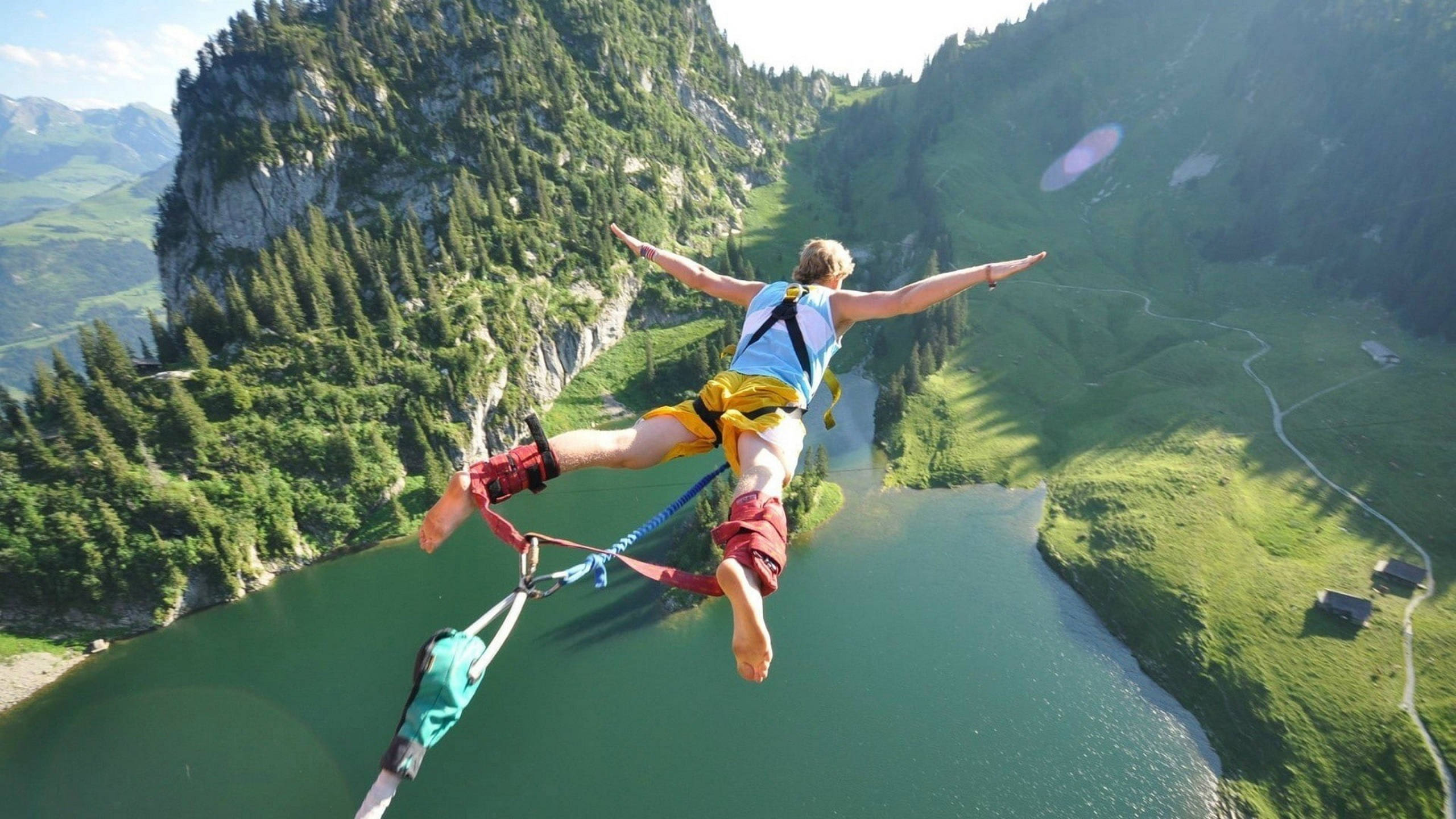 bungee jumping, turquoise lake, lush green mountains, 2K Desktop Wallpaper