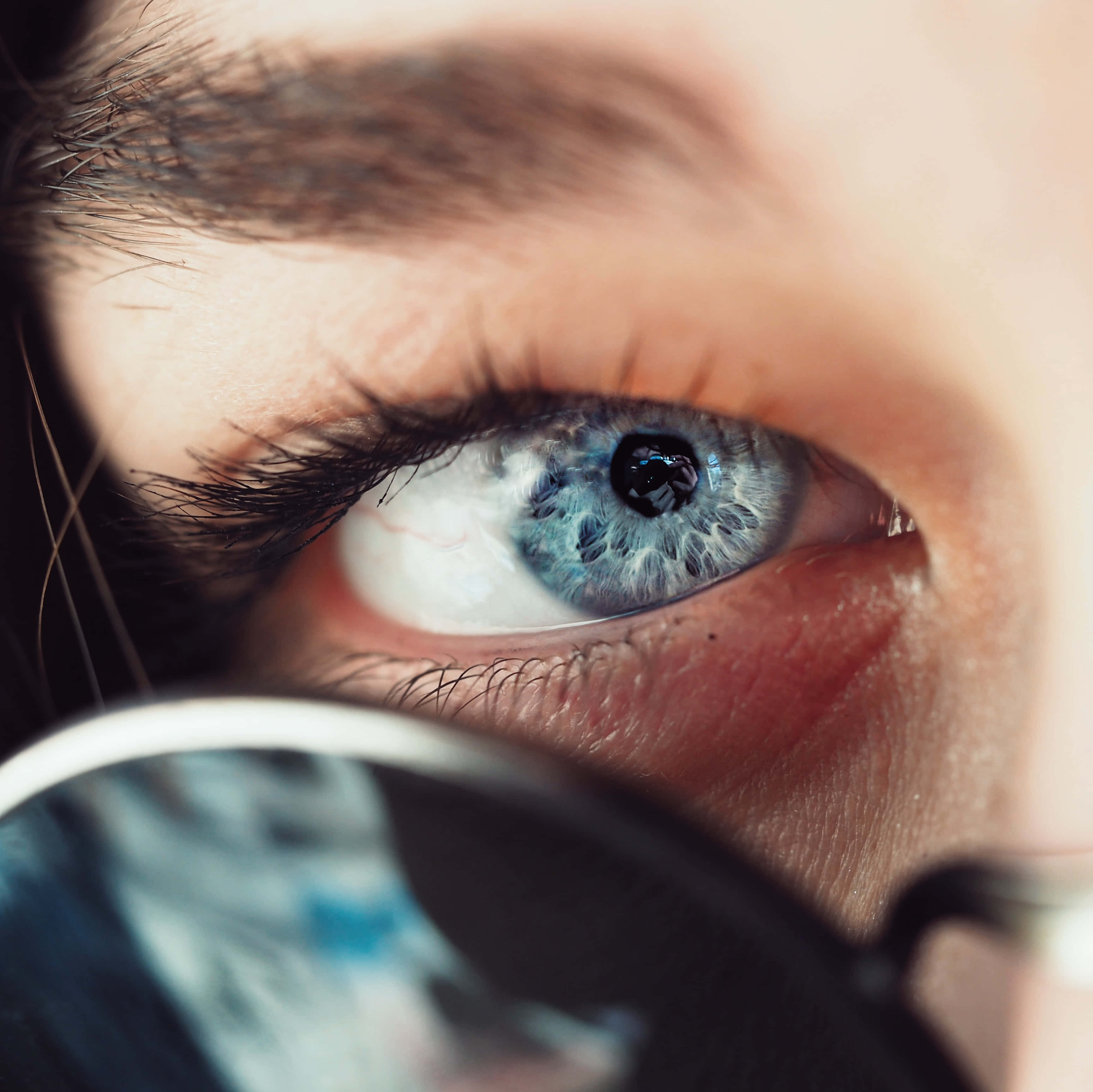 greyish blue eye, intricate blue iris details, dark lashes, 2K Desktop Wallpaper