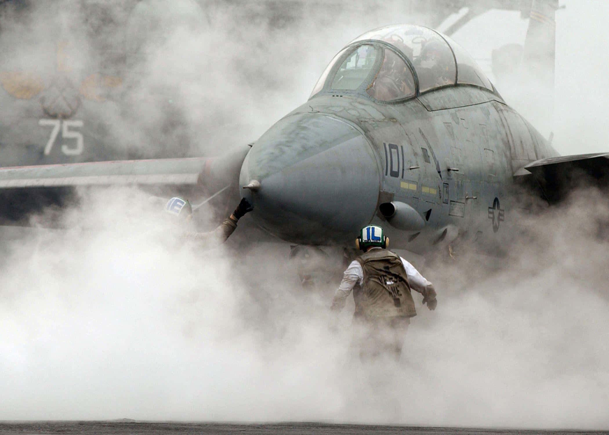 F-14 Fighter Jet, thick smoke, ground crew member, Full HD Desktop Wallpaper