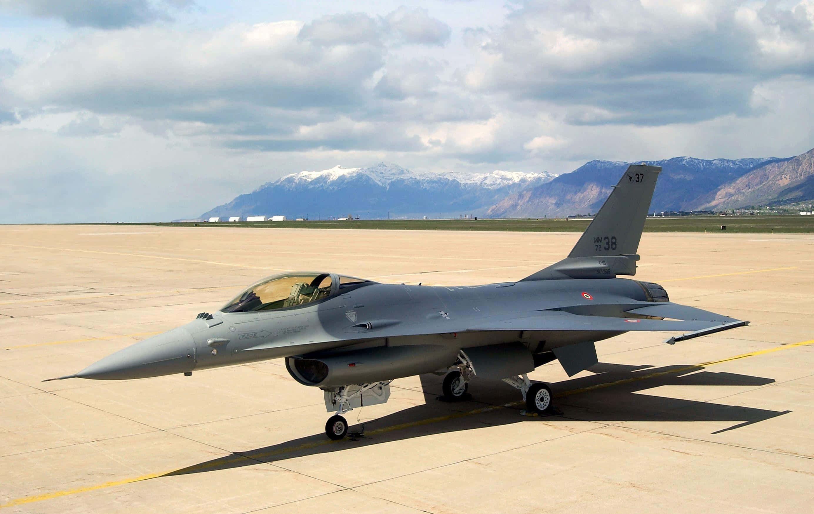 F-16, tarmac, snow-capped mountains, 2K Desktop Wallpaper