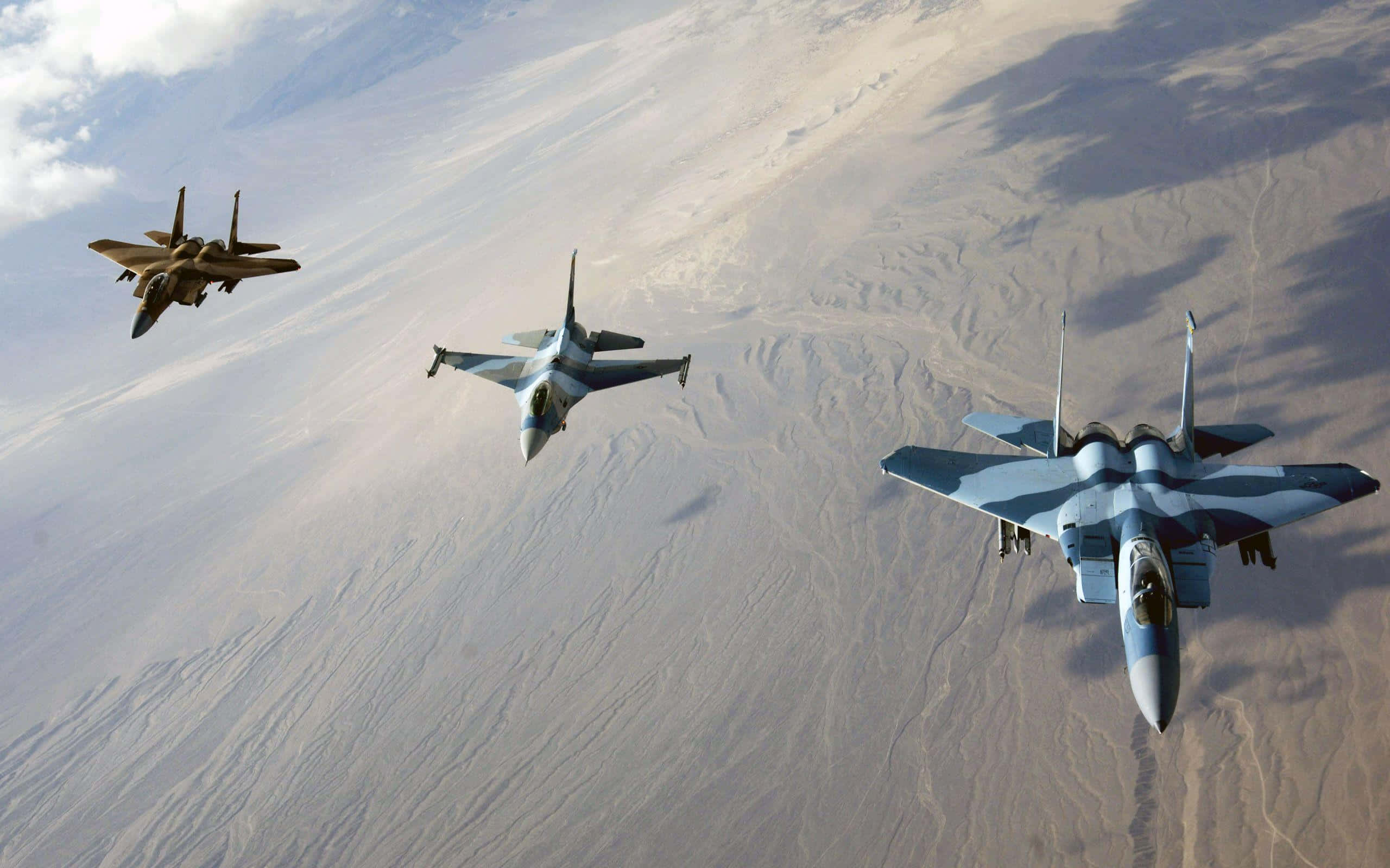 F-16, formation flight, desert landscape, 2K Desktop Wallpaper