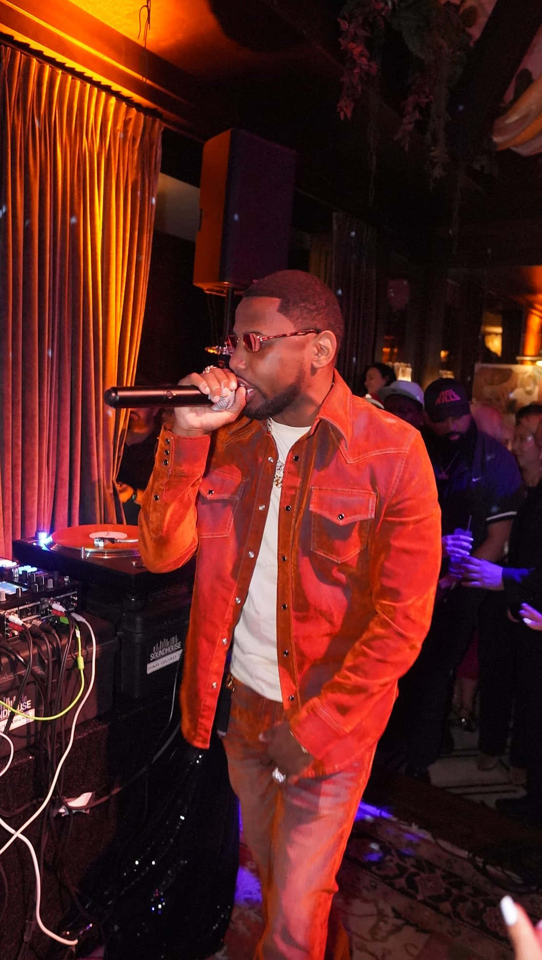 Fabolous, red jacket, dimly lit stage, Full HD Phone Wallpaper