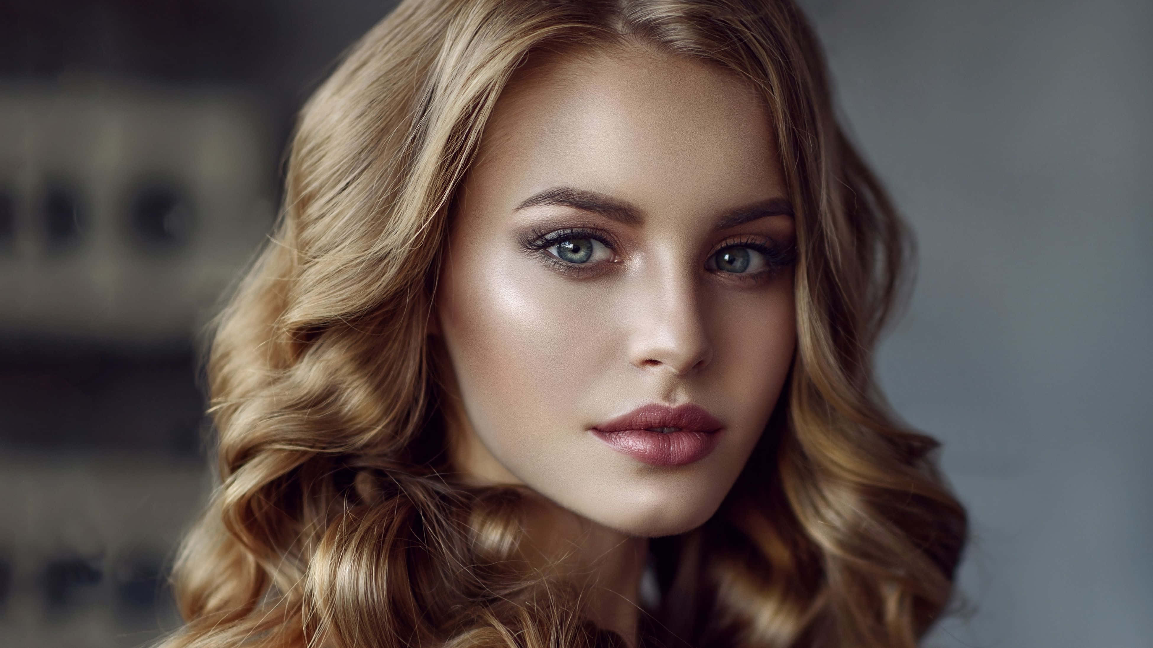 woman, large curls, golden wavy hair, 4K Desktop Wallpaper