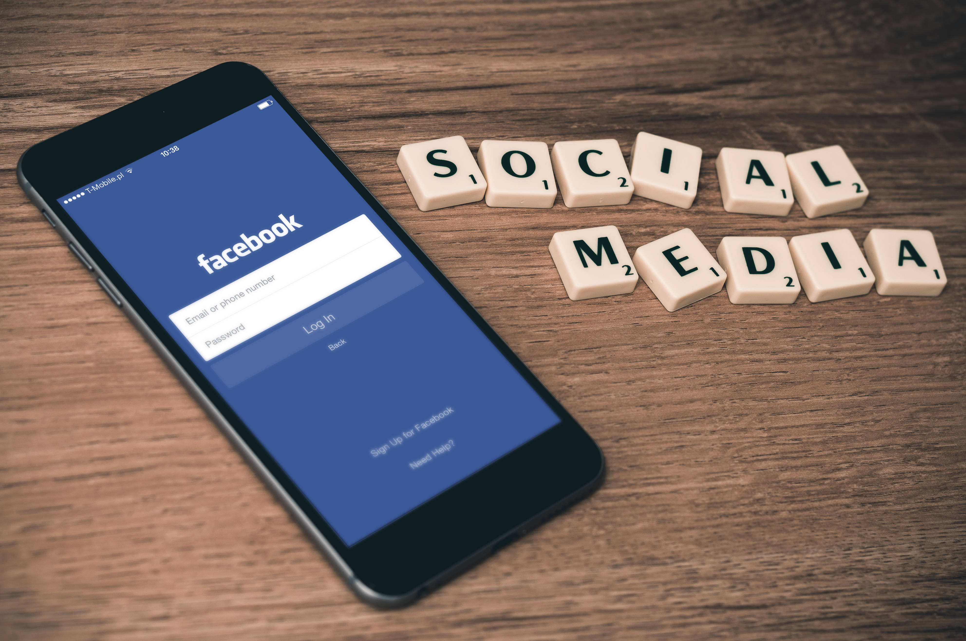 Facebook, smartphone, Scrabble tiles, 4K Desktop Wallpaper