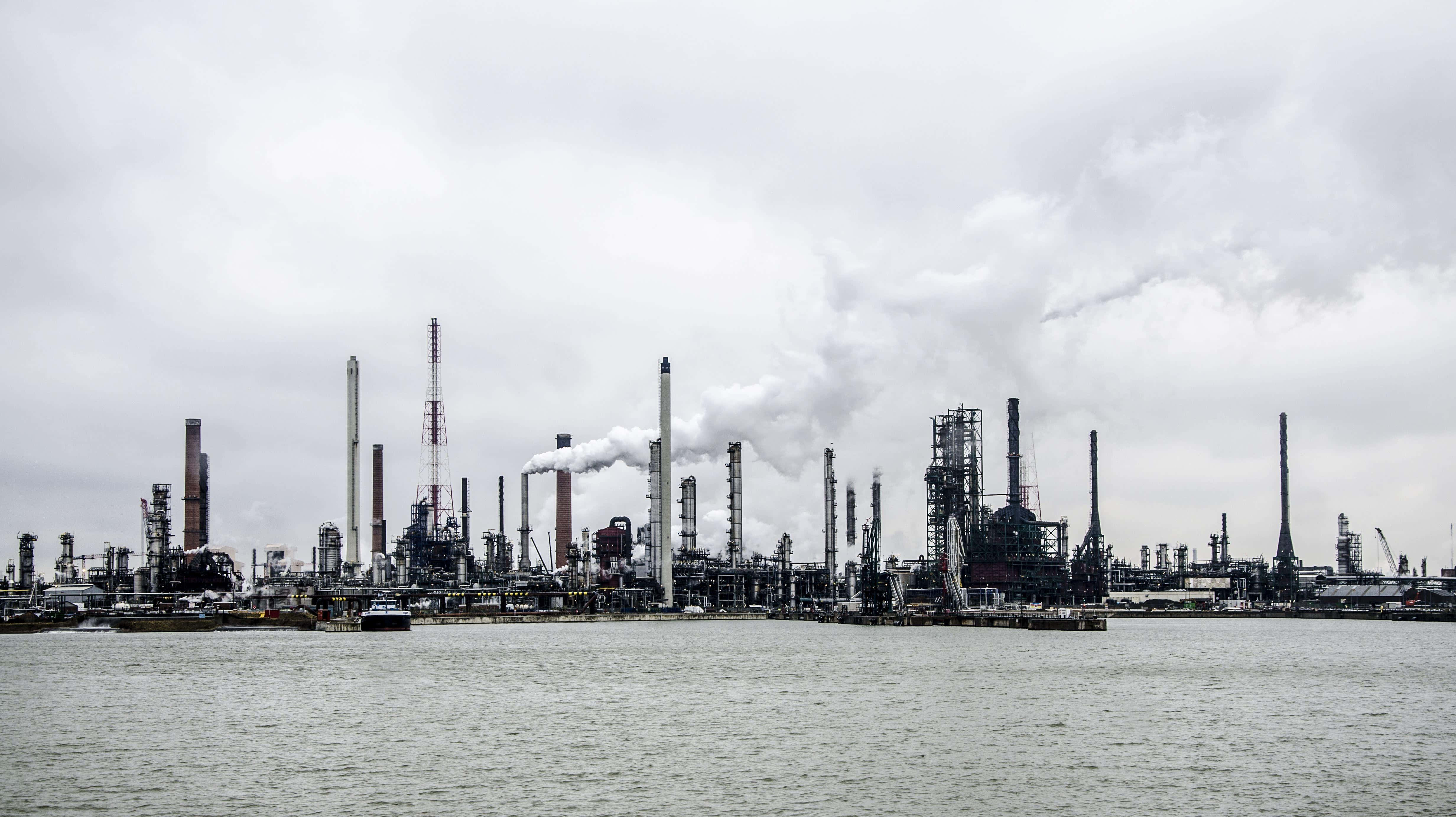 industrious factory, industrial refinery complex, cloudy sky, 4K Desktop Wallpaper
