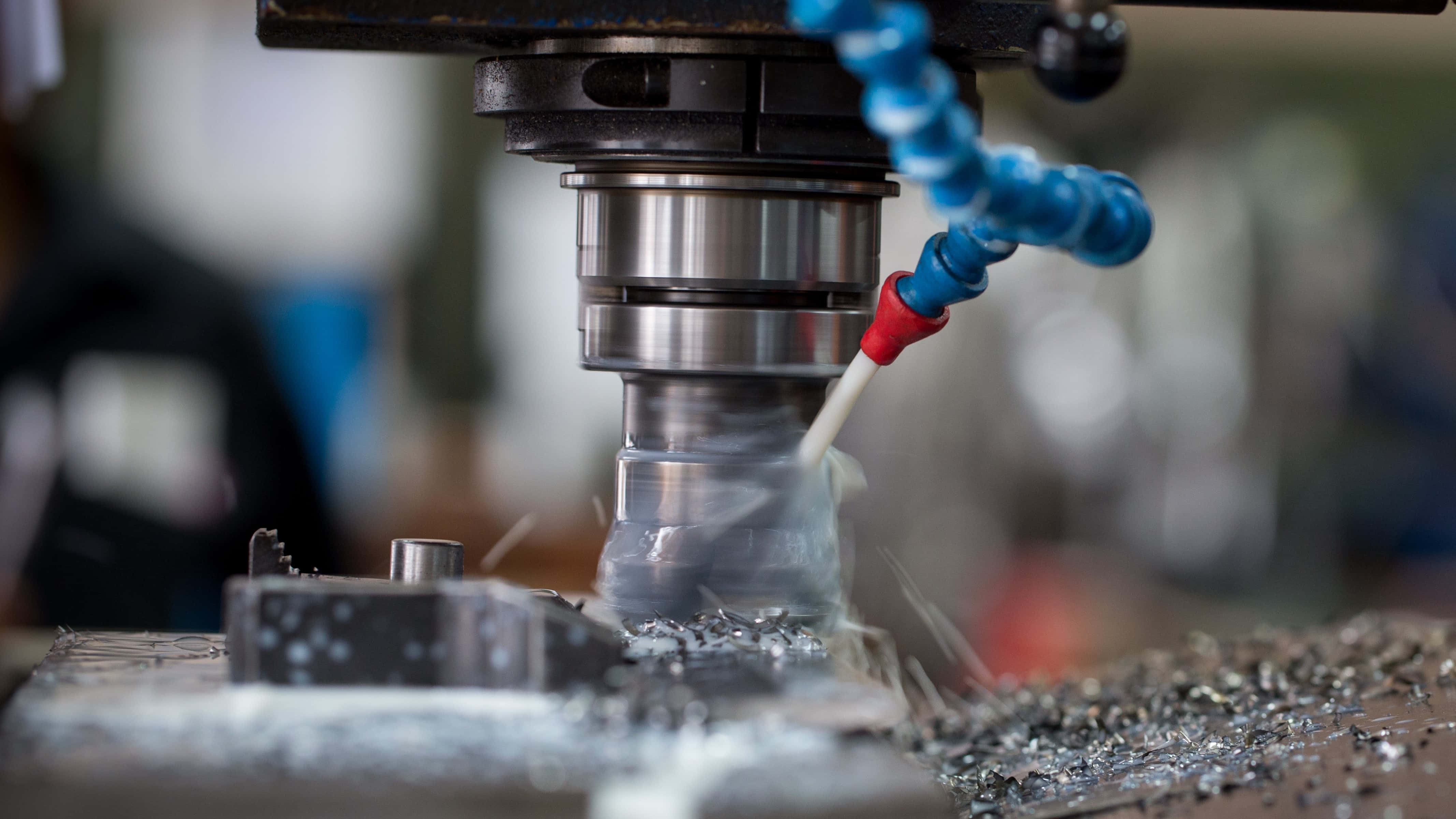 CNC milling machine, metal shavings, coolant, 4K Desktop Wallpaper