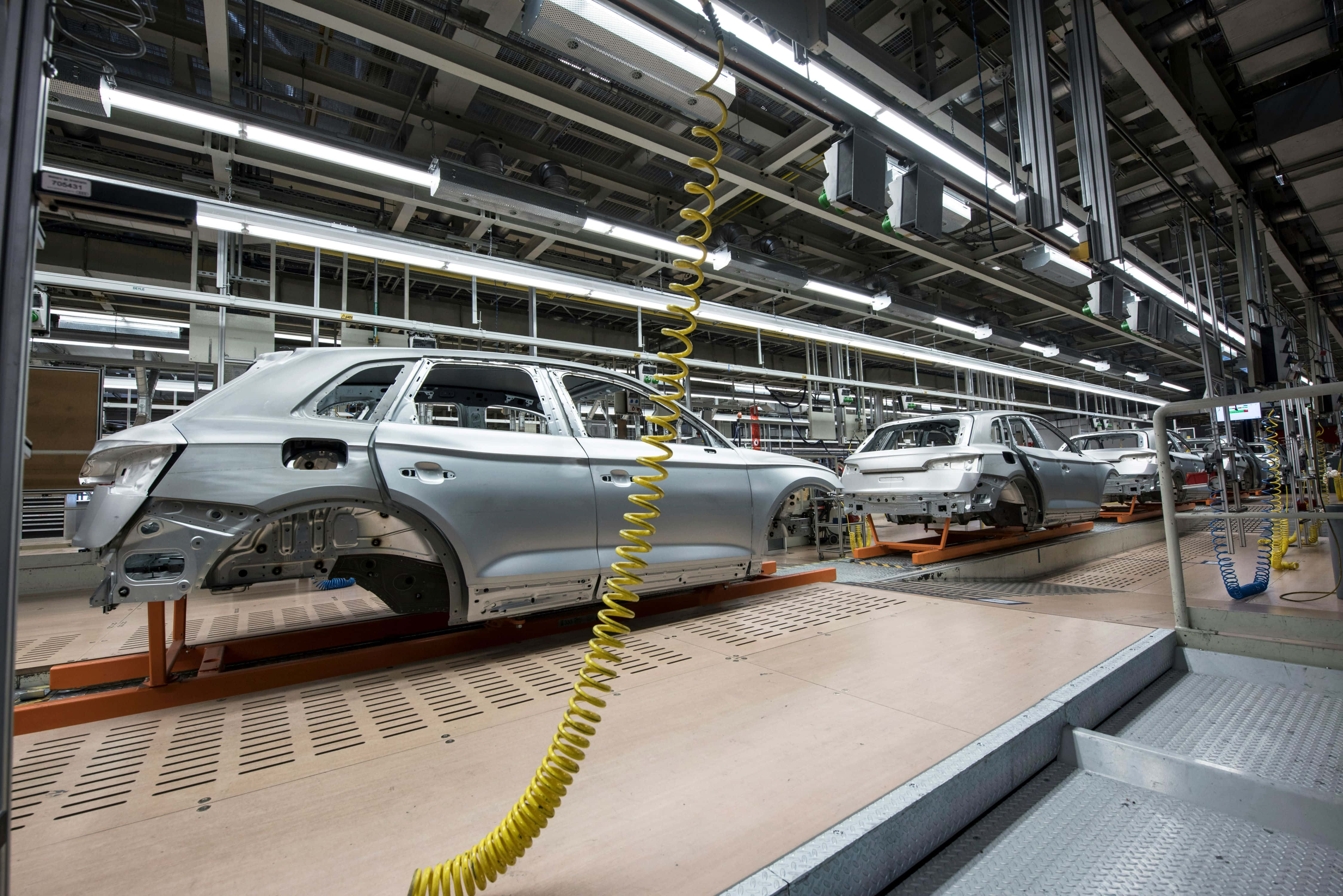 automobile assembly line, silver car bodies, bright industrial, 4K Desktop Wallpaper