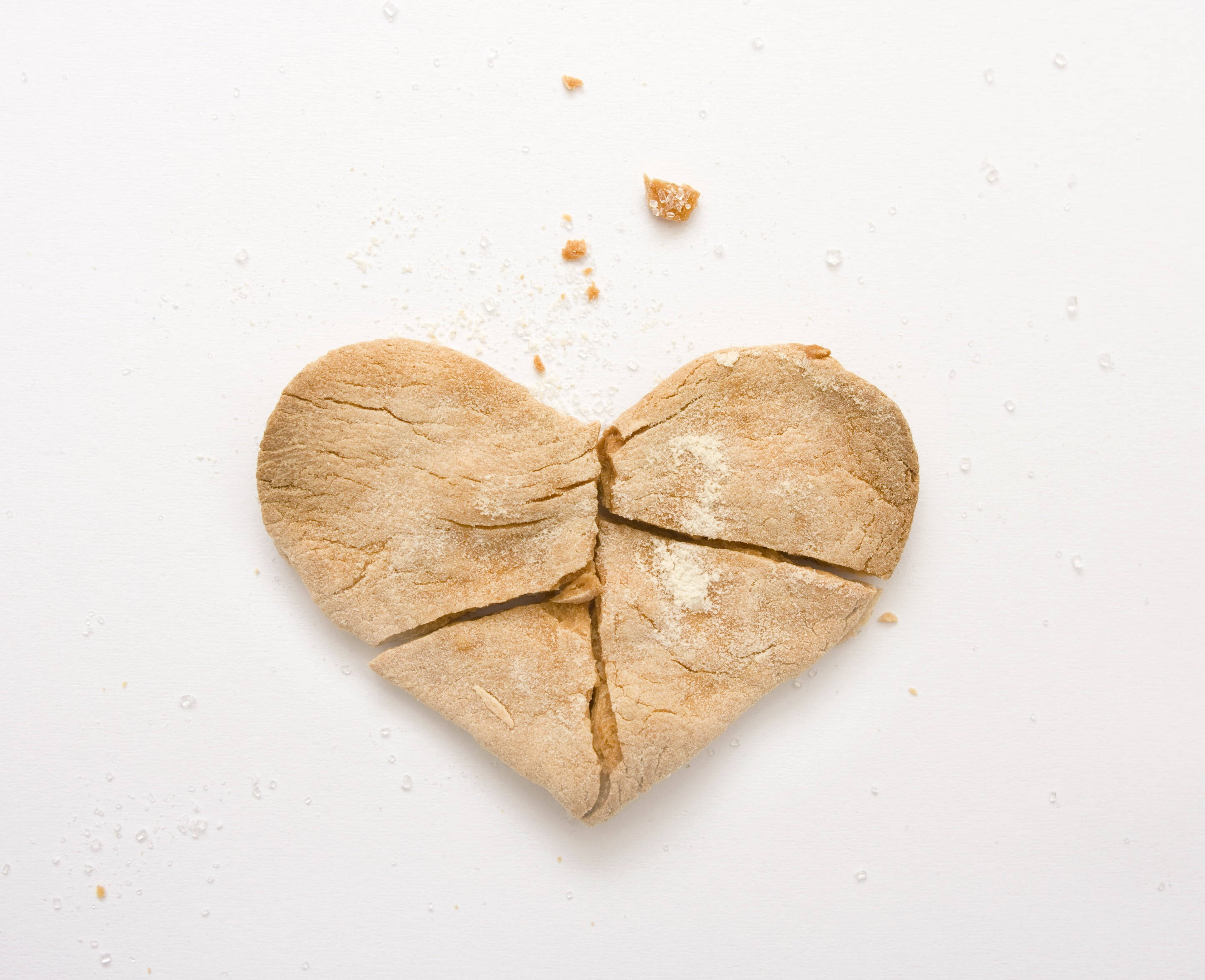 love failure heart cookie, heart-shaped bread loaf, cracked in half, 2K Desktop Wallpaper