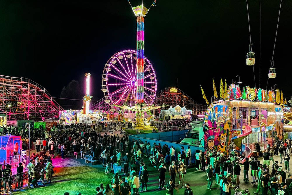 nighttime carnival, neon lights, towering Ferris wheel, SD Desktop Wallpaper