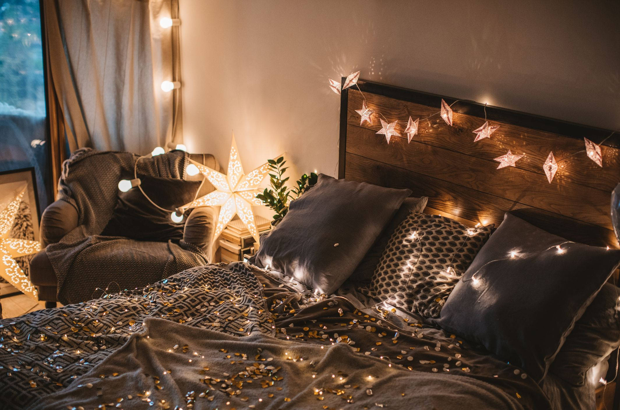 fairy lights, wooden headboard, star-shaped lanterns, Full HD Desktop Wallpaper