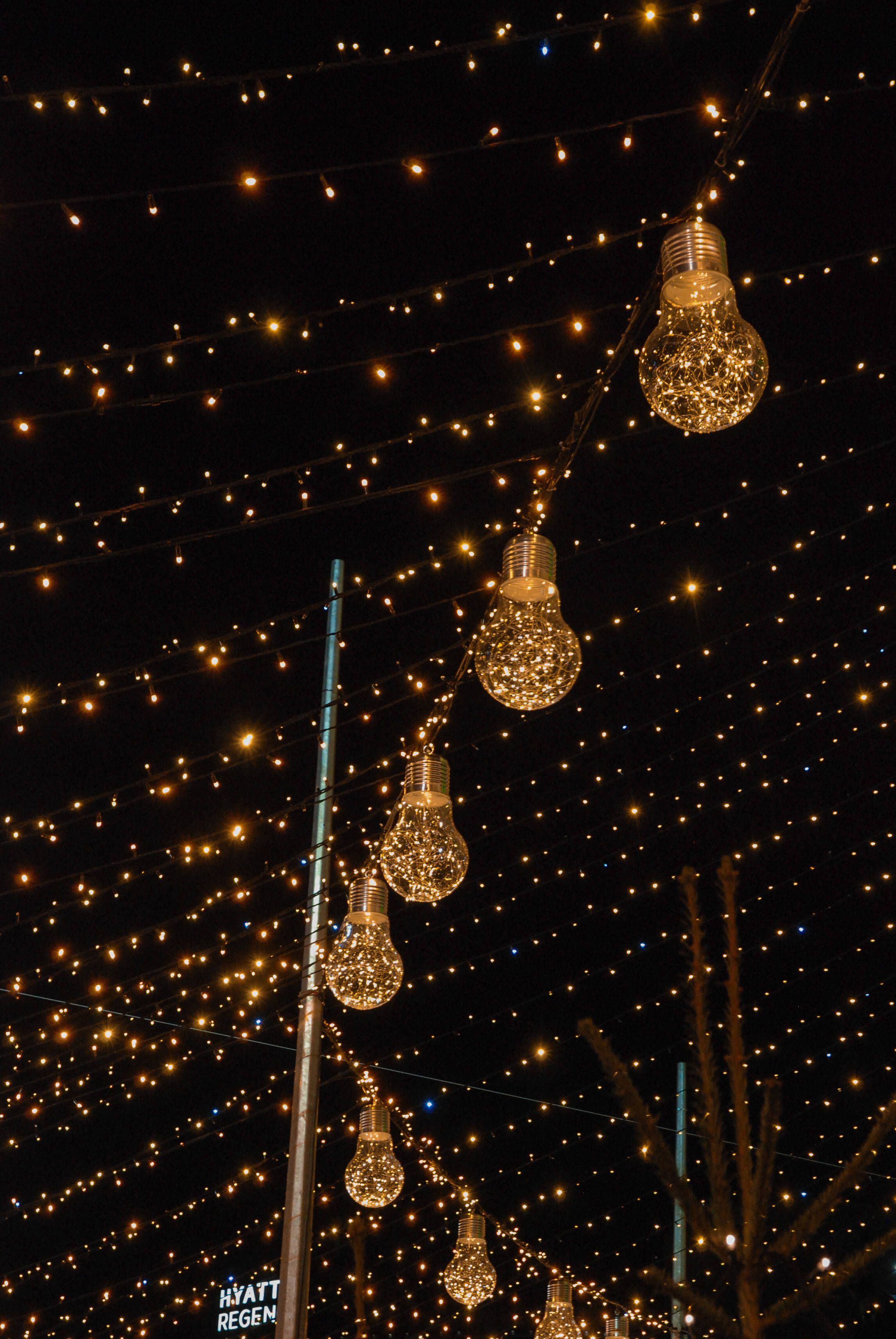 fairy lights aesthetic, golden glitter light bulbs, string lights, 2K Phone Wallpaper