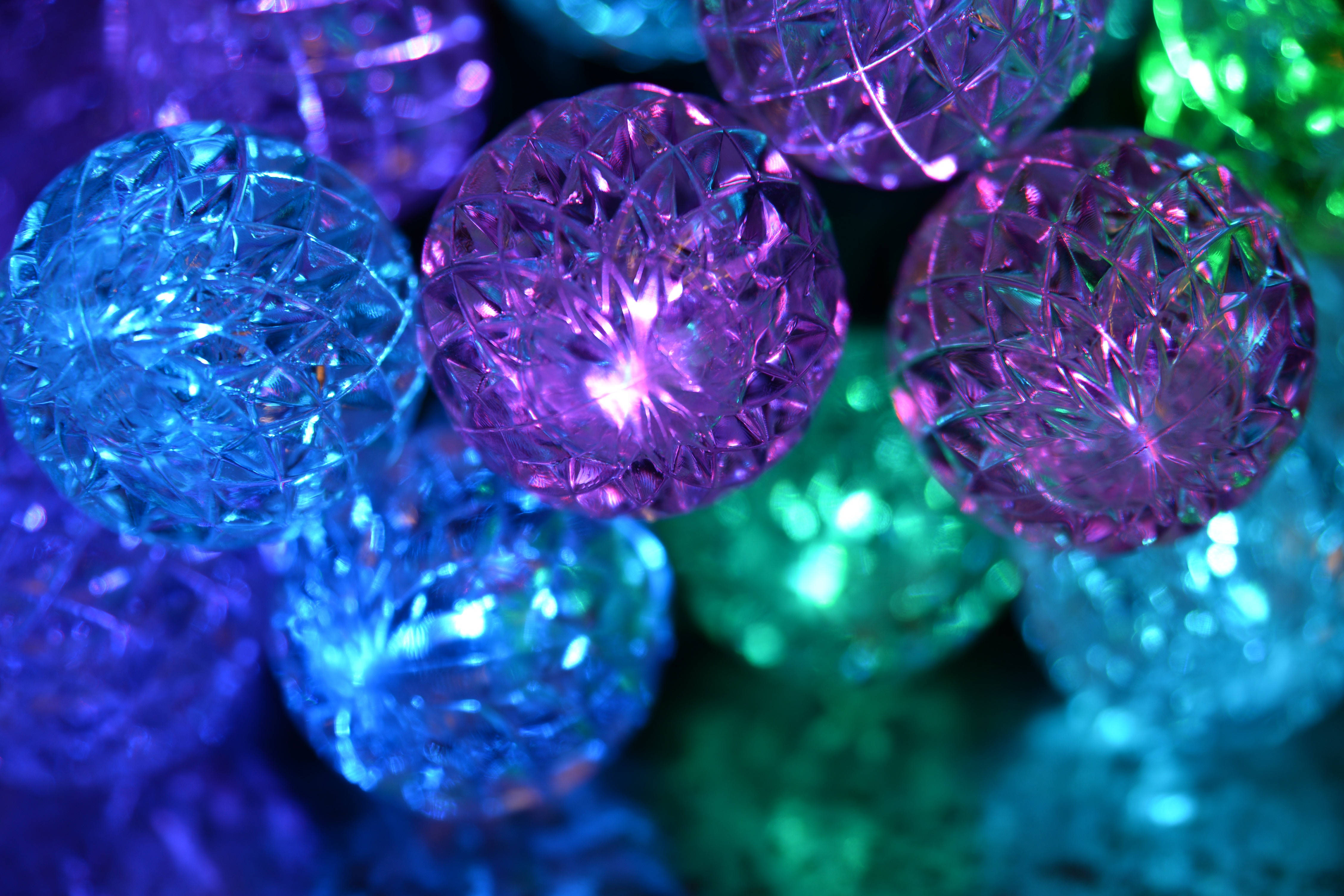 glowing faceted glass balls, vibrant blue purple and green hues, soft light, 4K Desktop Wallpaper