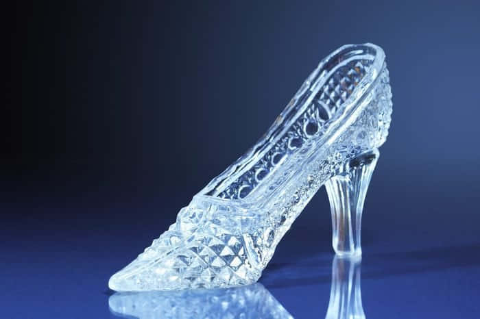 crystal glass slipper, deep blue gradient background, studio light, SD Desktop Wallpaper