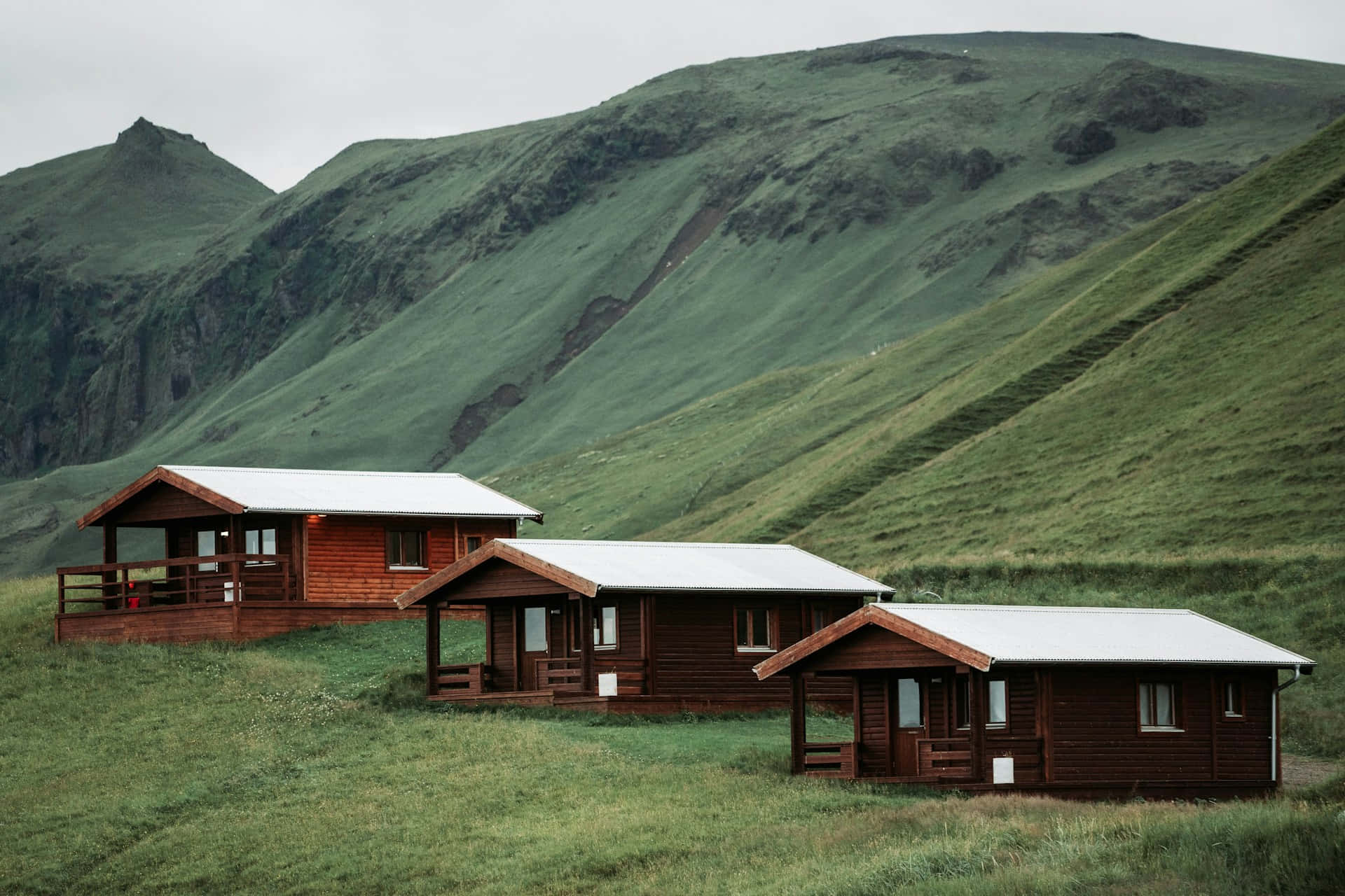 rustic wooden cabins, white roofs, vast green valley, Full HD Desktop Wallpaper