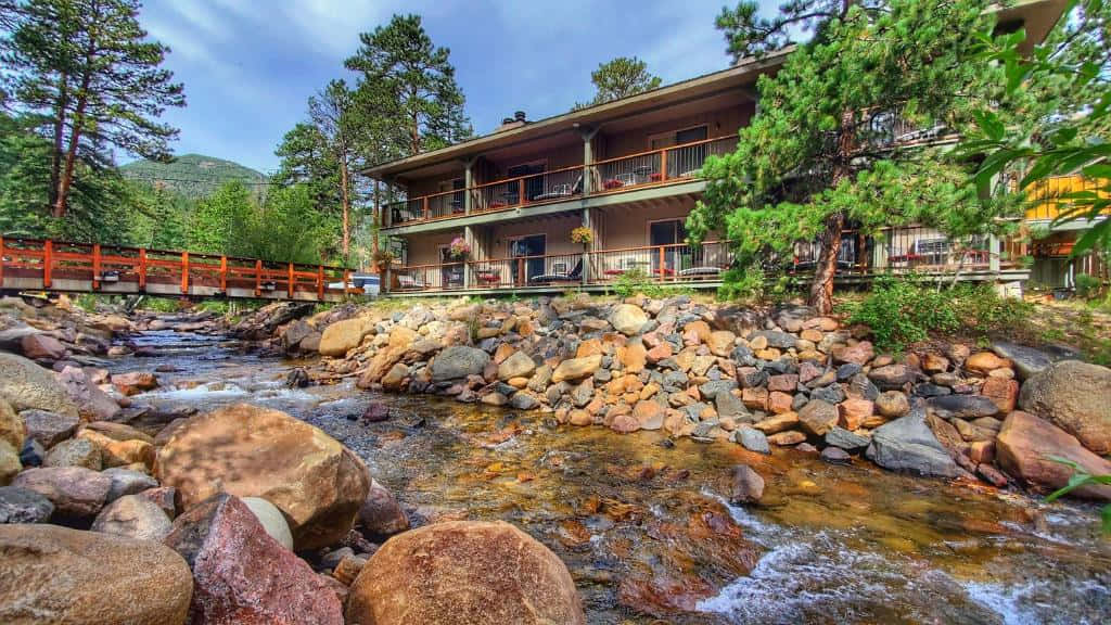 Fall Cabin, wooden lodge, balconies, SD Desktop Wallpaper