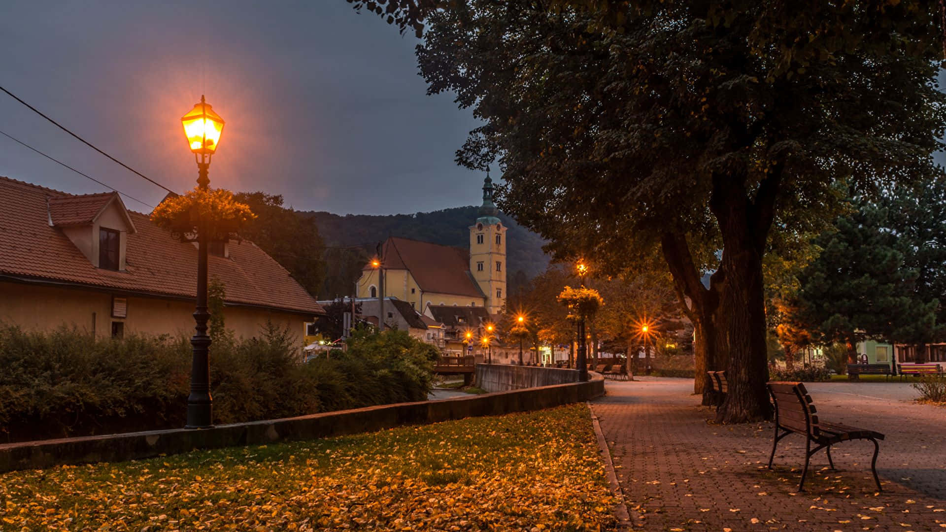 Fall City, dusk, warm glowing streetlamps, Full HD Desktop Wallpaper
